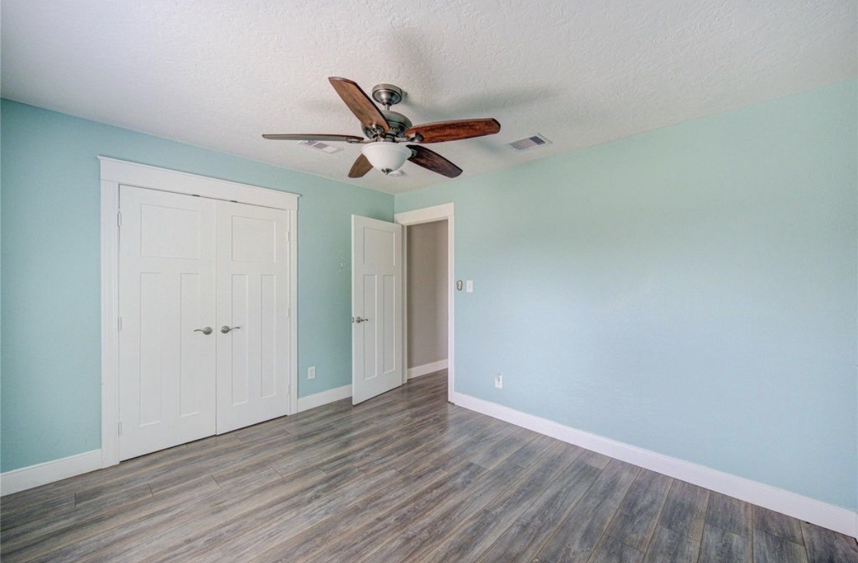 303 Old Bayou Drive, Dickinson, TX 77539