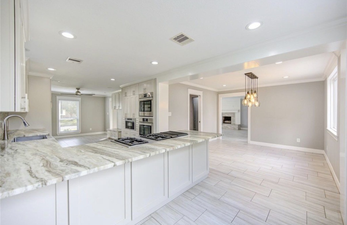 303 Old Bayou Drive, Dickinson, TX 77539