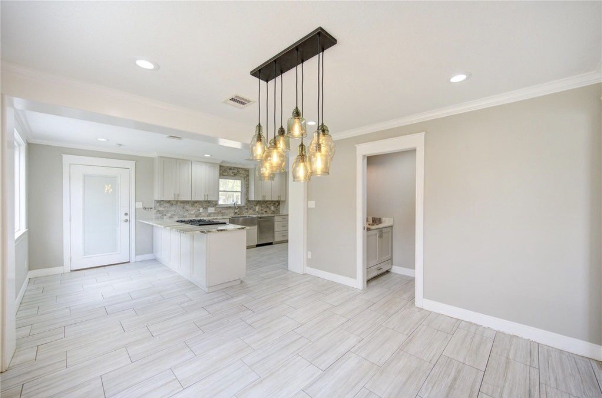 303 Old Bayou Drive, Dickinson, TX 77539