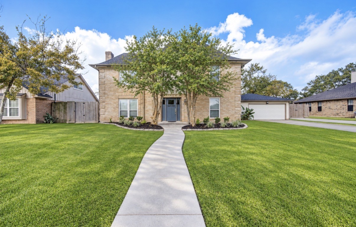 303 Old Bayou Drive, Dickinson, TX 77539