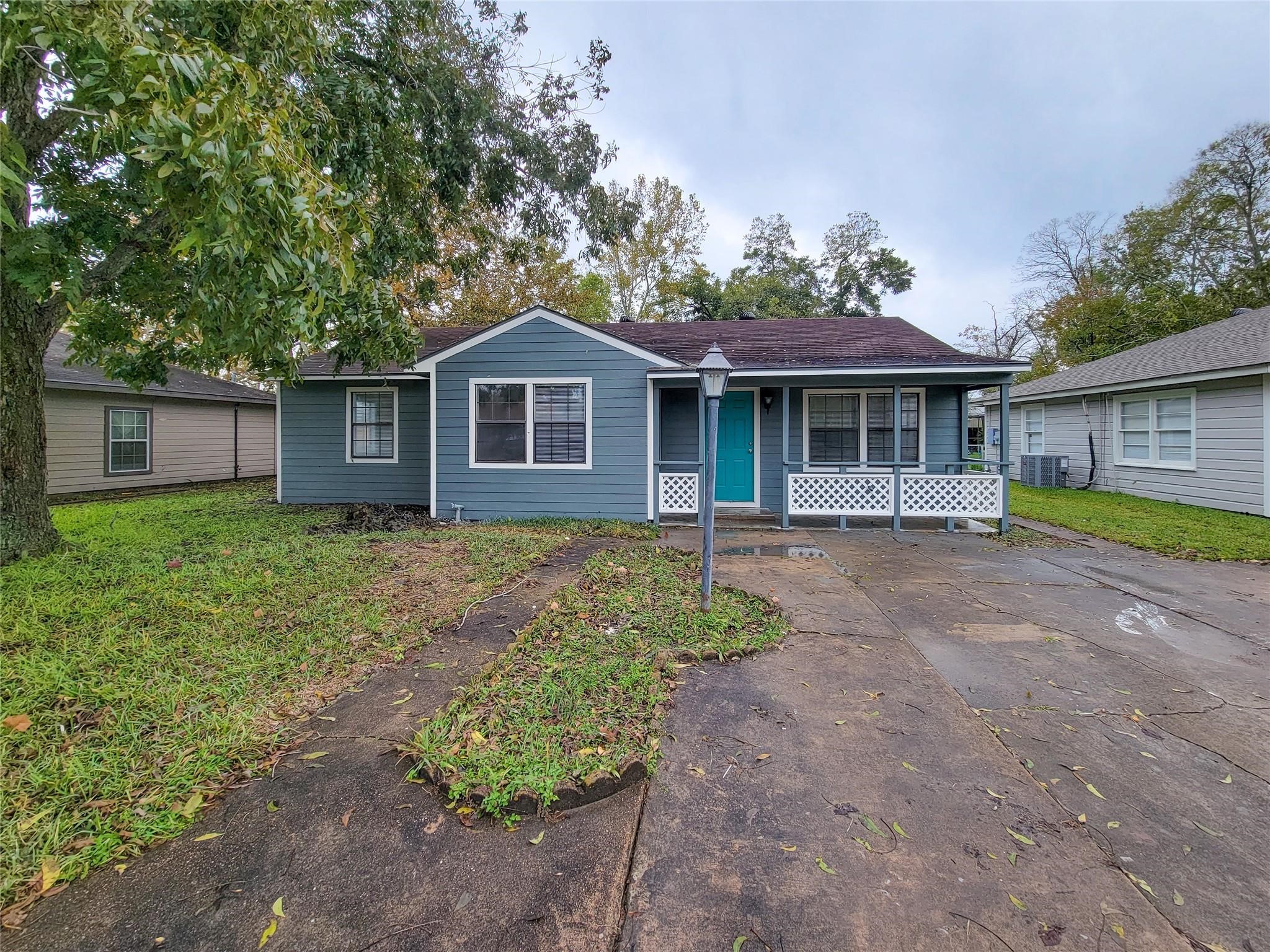 1236 San Felipe Street, Angleton, TX 77515 1236 San Felipe Street, Angleton, TX 77515