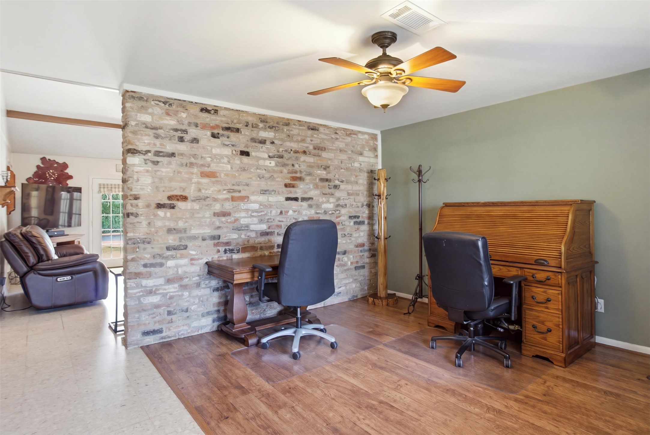 Office or 2nd living area Office or 2nd living area
