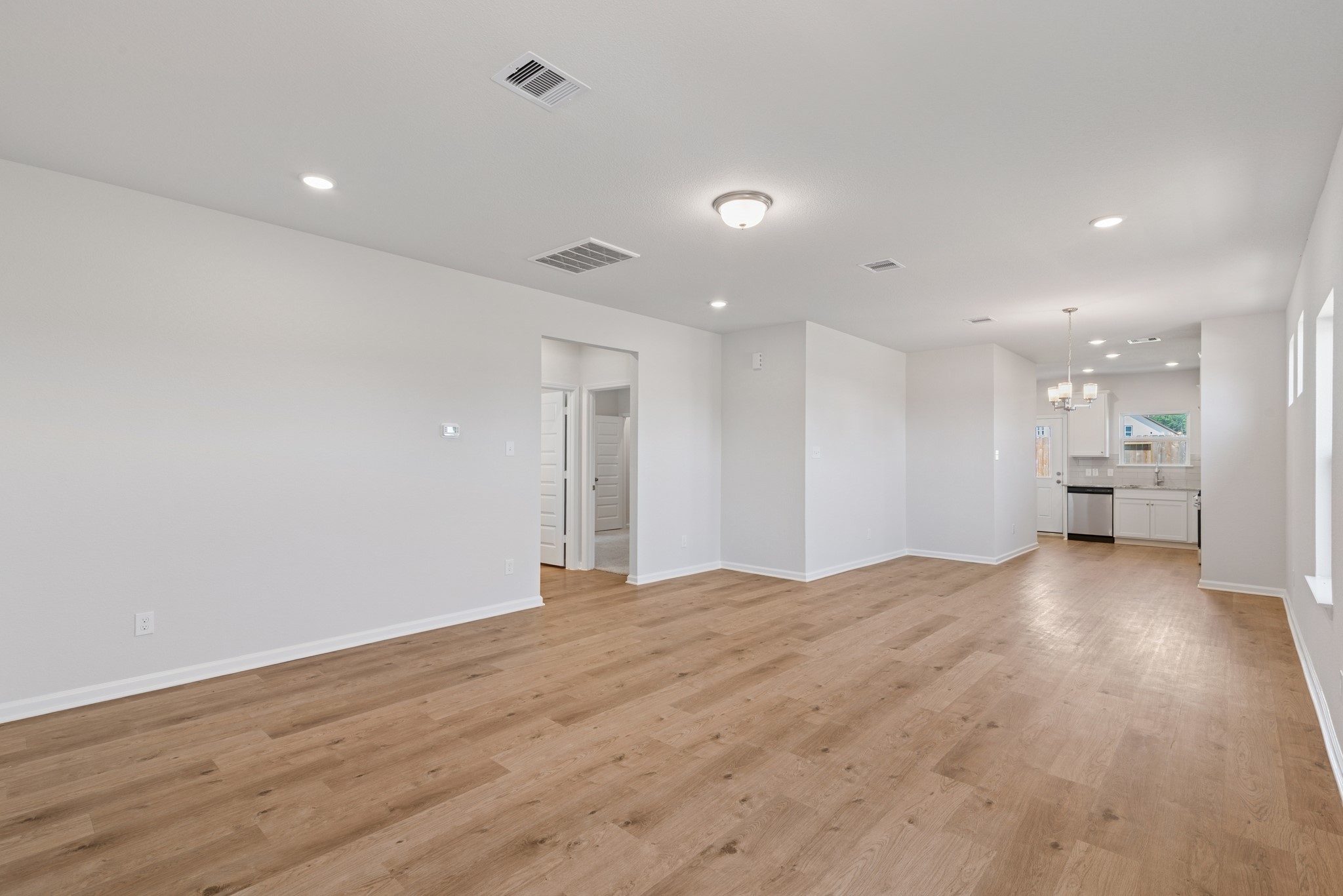Sample floor plan image for illustration; upgrades, options, and colors may vary. Sample floor plan image for illustration; upgrades, options, and colors may vary.
