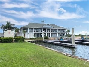 18 Half Moon, Hitchcock, TX 77563