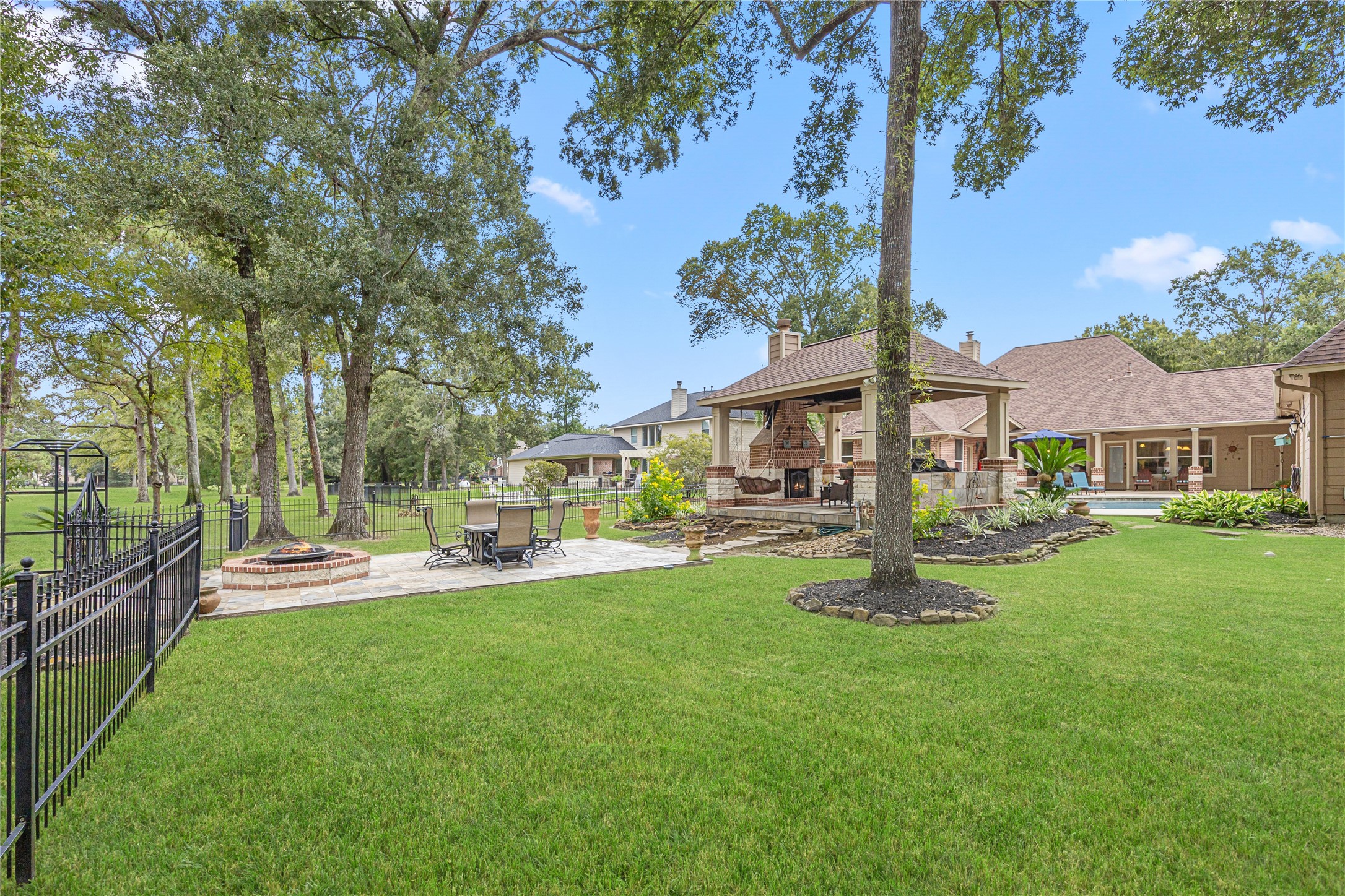 27511 Fairway Oaks Drive, Huffman, TX 77336