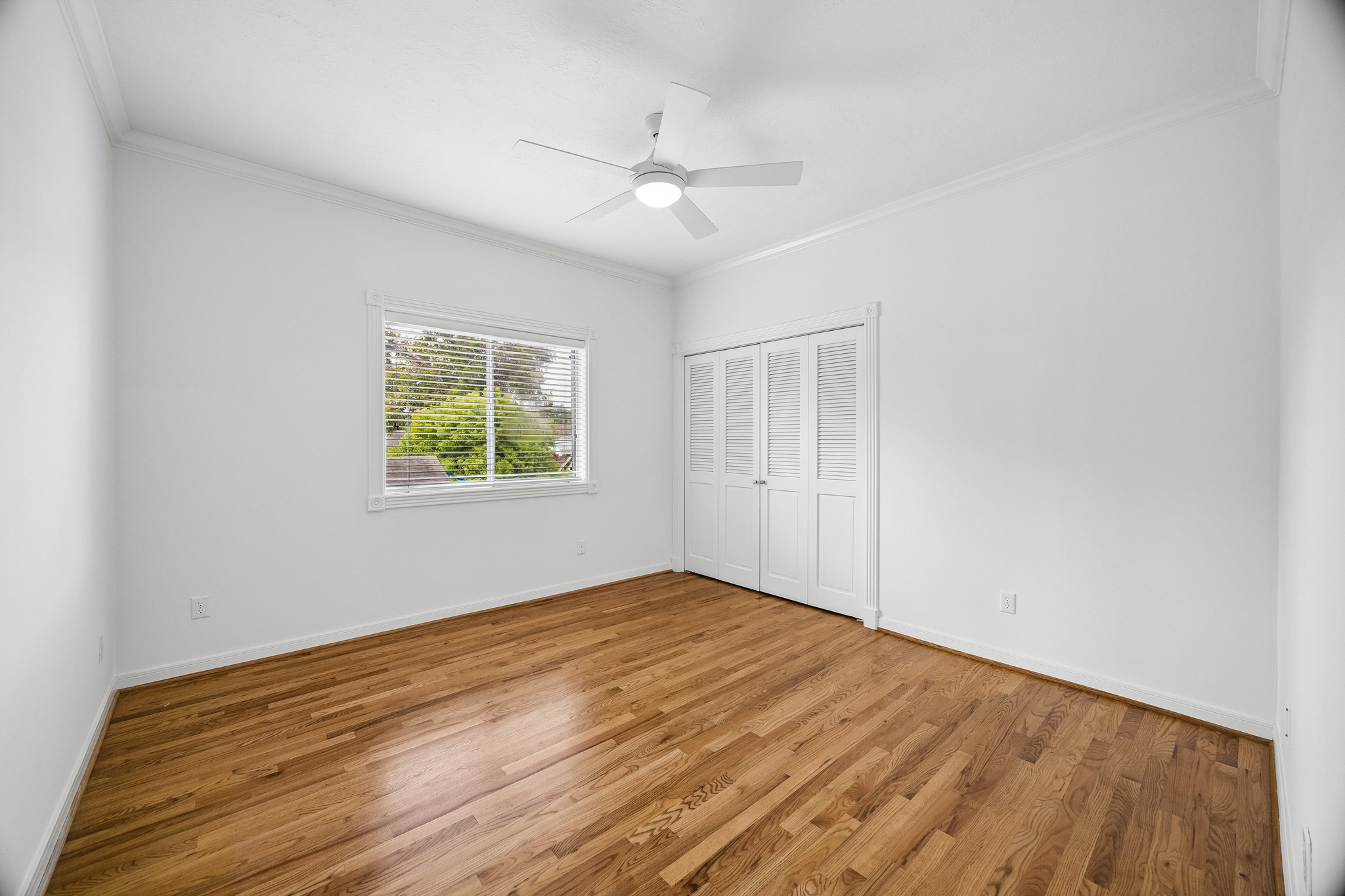 725 E 13th 1/2 Street, Houston, TX 77008