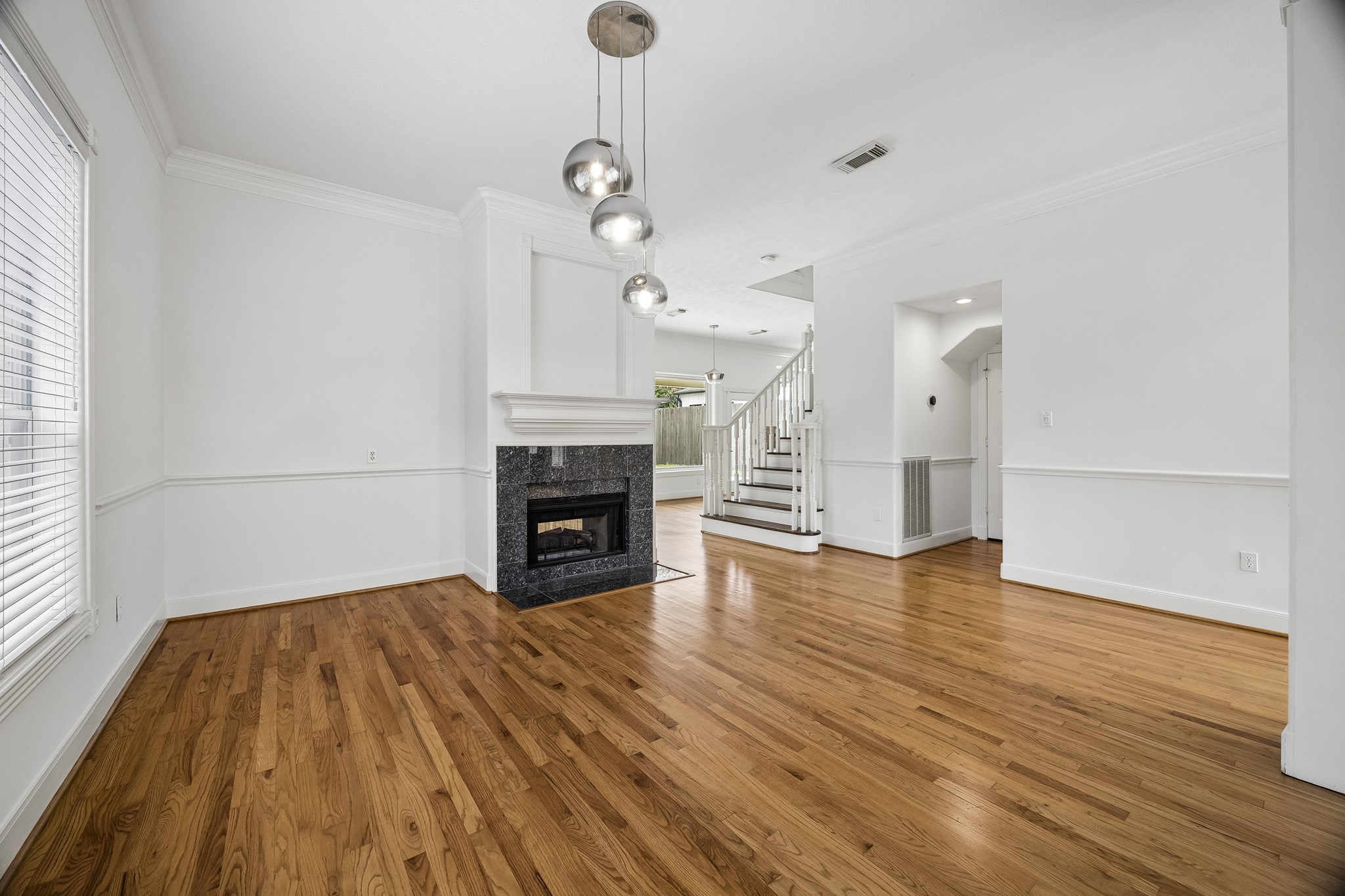 725 E 13th 1/2 Street, Houston, TX 77008