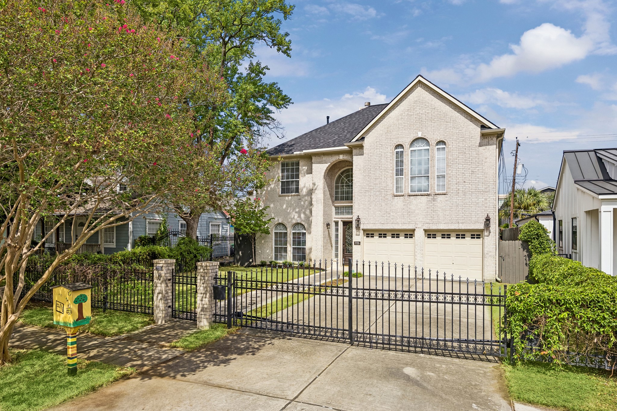725 E 13th 1/2 Street, Houston, TX 77008