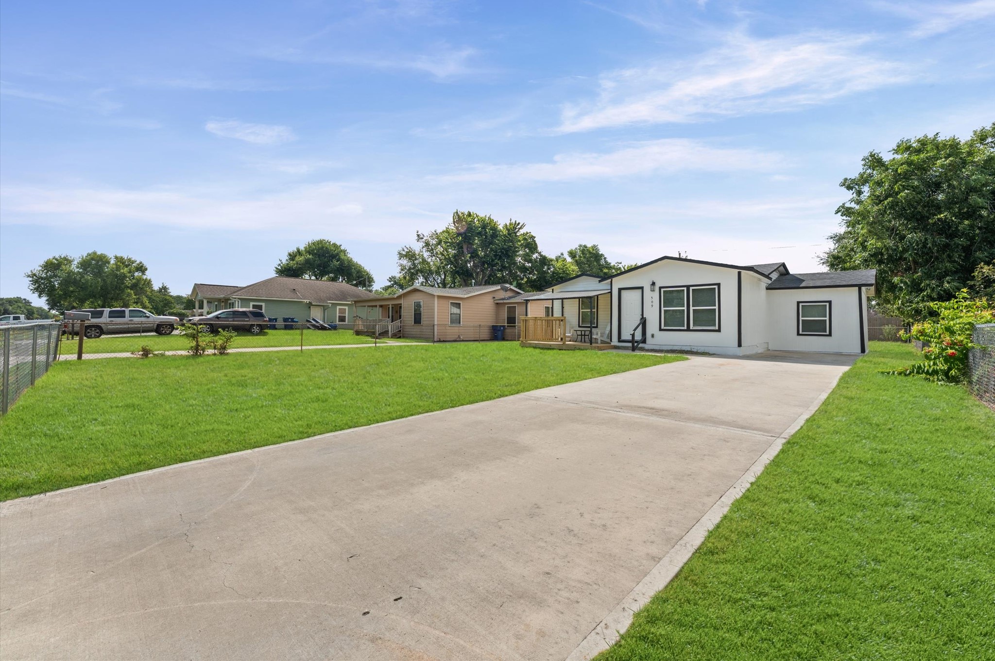 509 17th Avenue N, Texas City, TX 77590