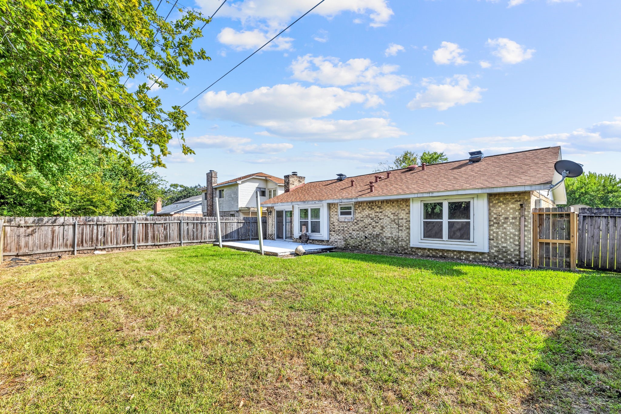 3006 Sandpiper Drive, Baytown, TX 77521