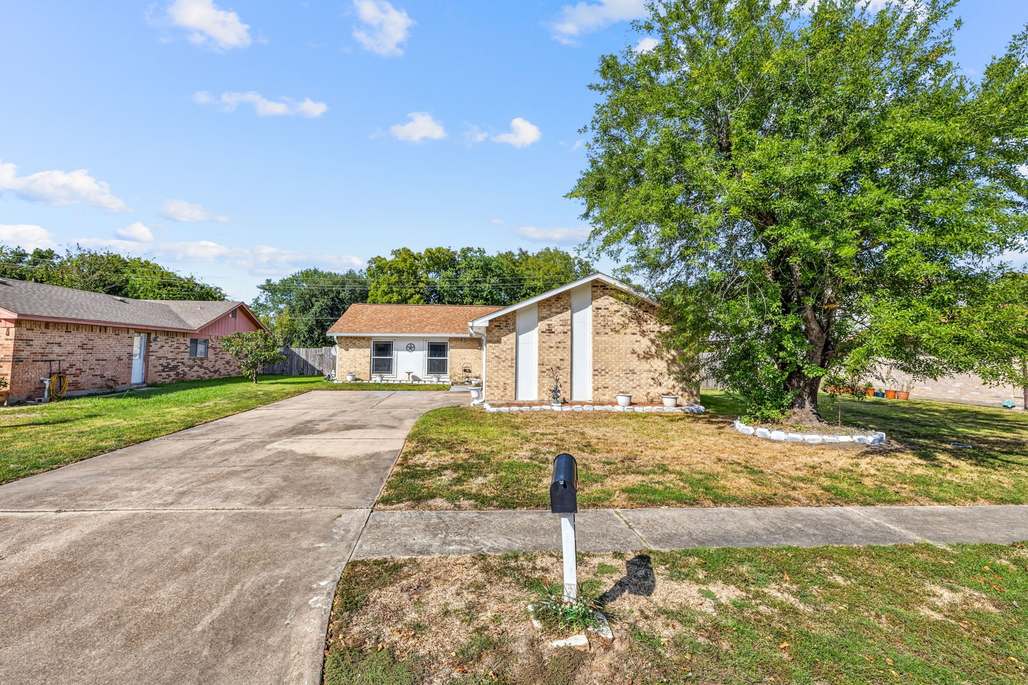 3006 Sandpiper Drive, Baytown, TX 77521