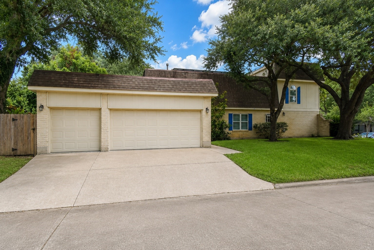 426 Longview Drive, Sugar Land, TX 77478