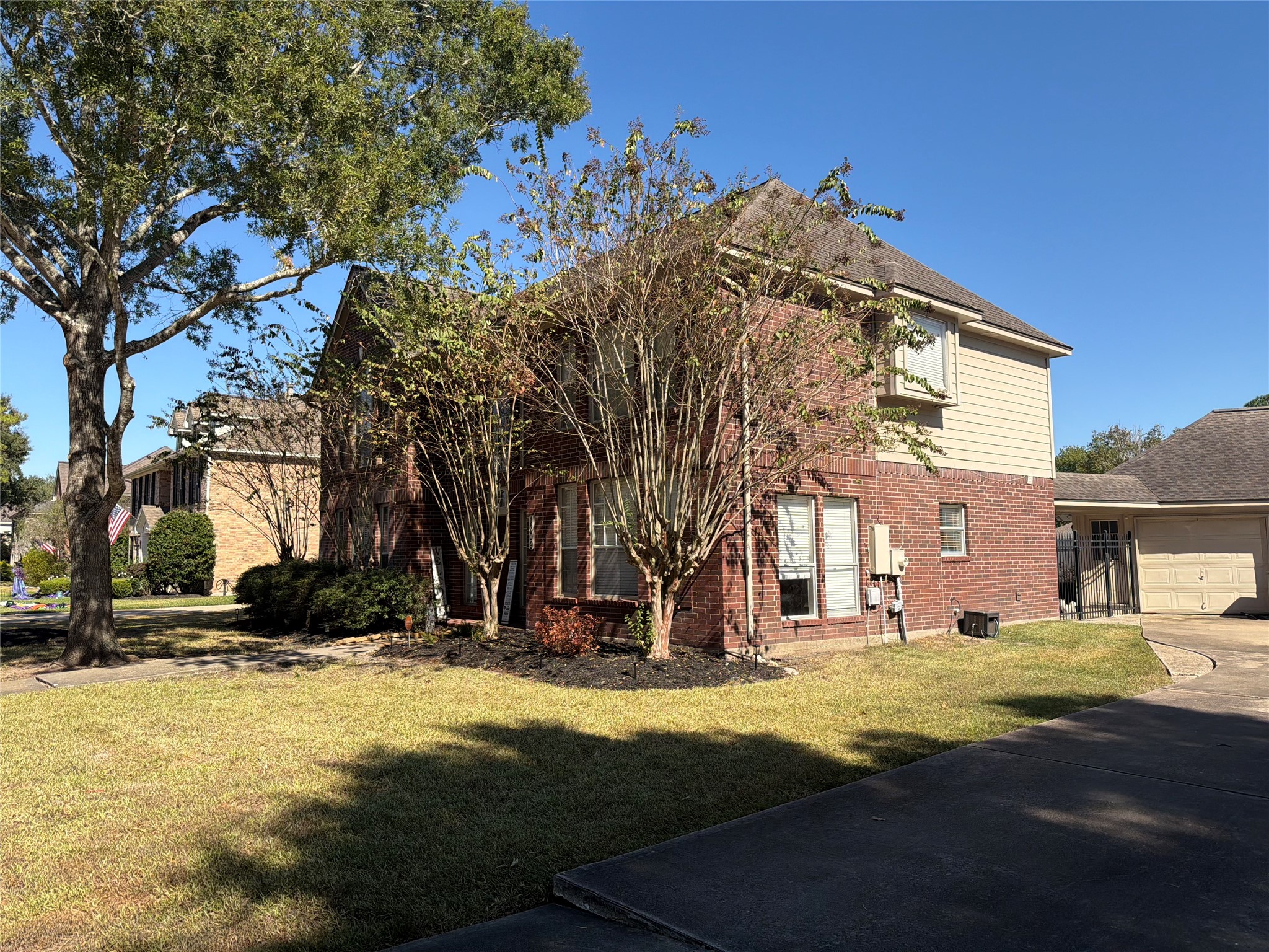 1209 Twin Oaks Street, Friendswood, TX 77546