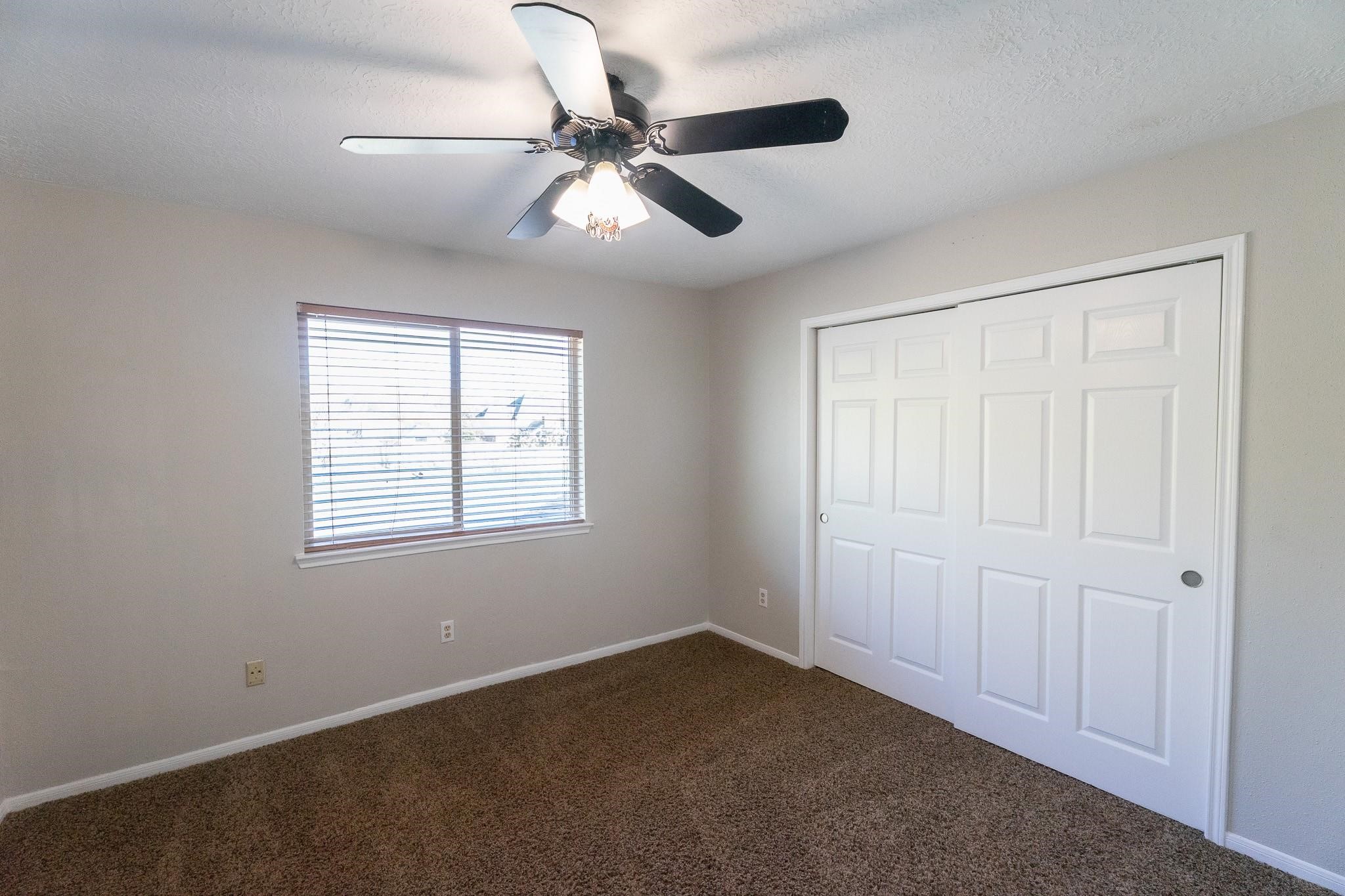 1209 Twin Oaks Street, Friendswood, TX 77546