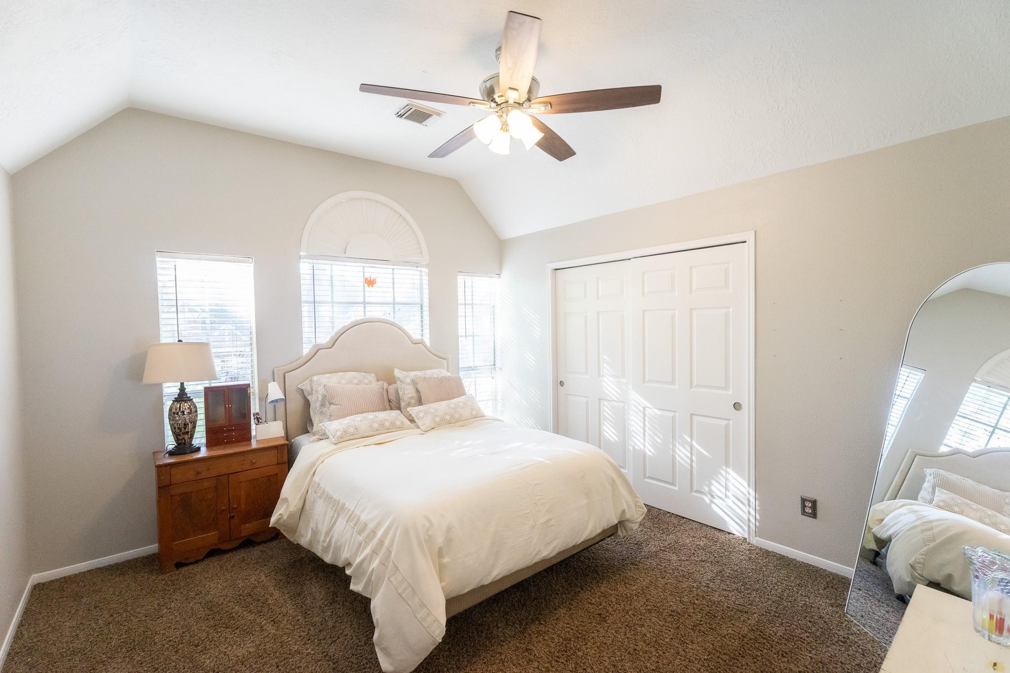 1209 Twin Oaks Street, Friendswood, TX 77546