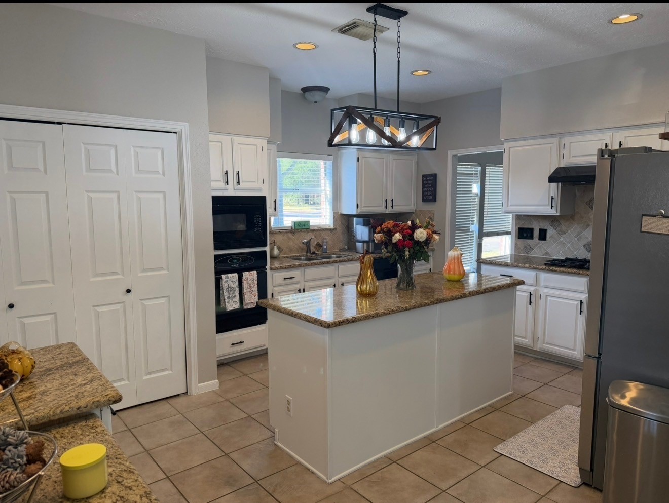 1209 Twin Oaks Street, Friendswood, TX 77546