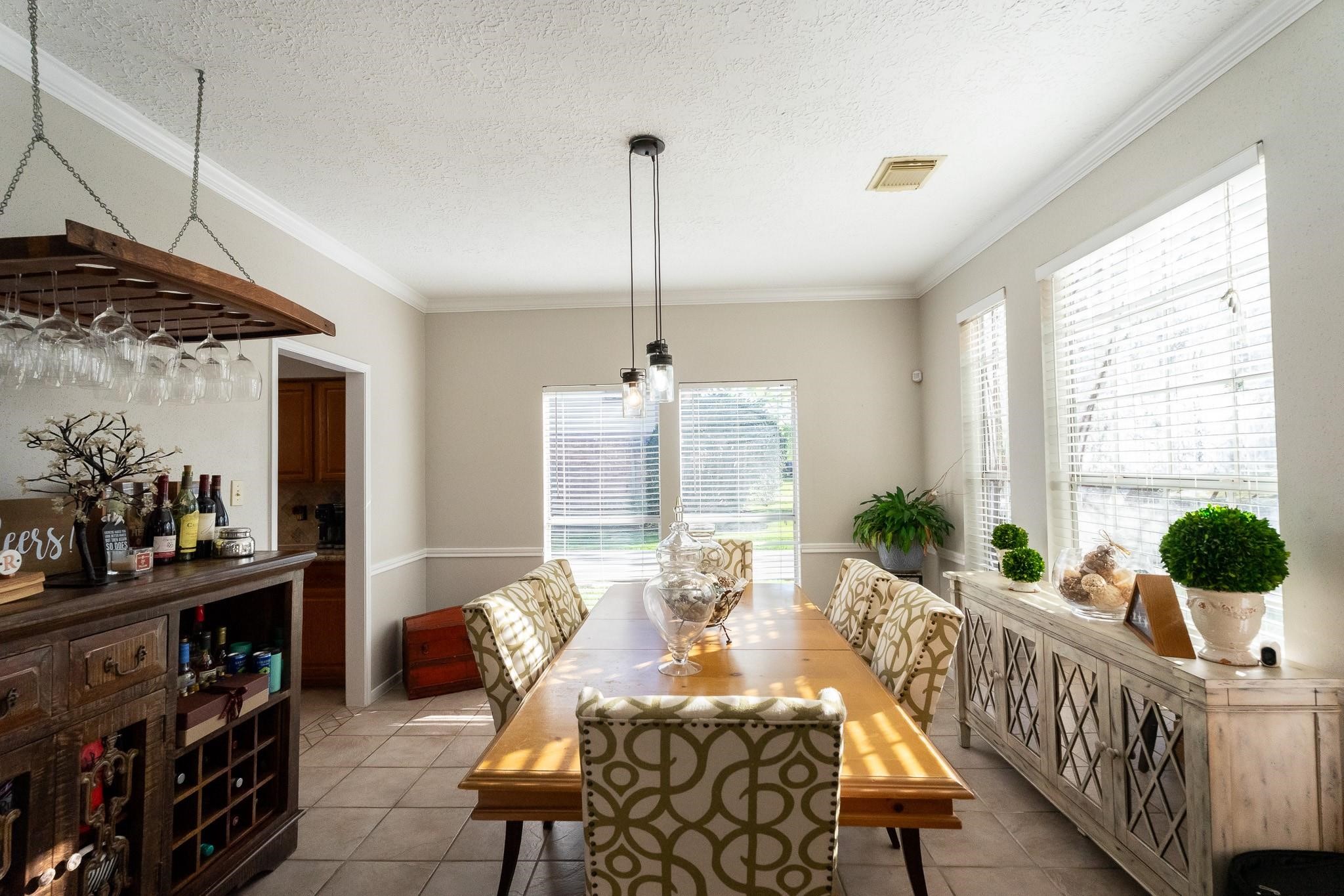 1209 Twin Oaks Street, Friendswood, TX 77546
