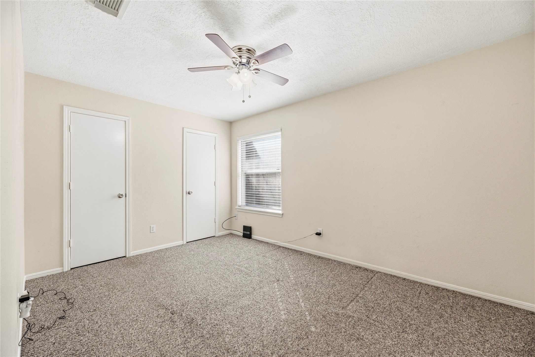 Downstairs secondary bedroom.