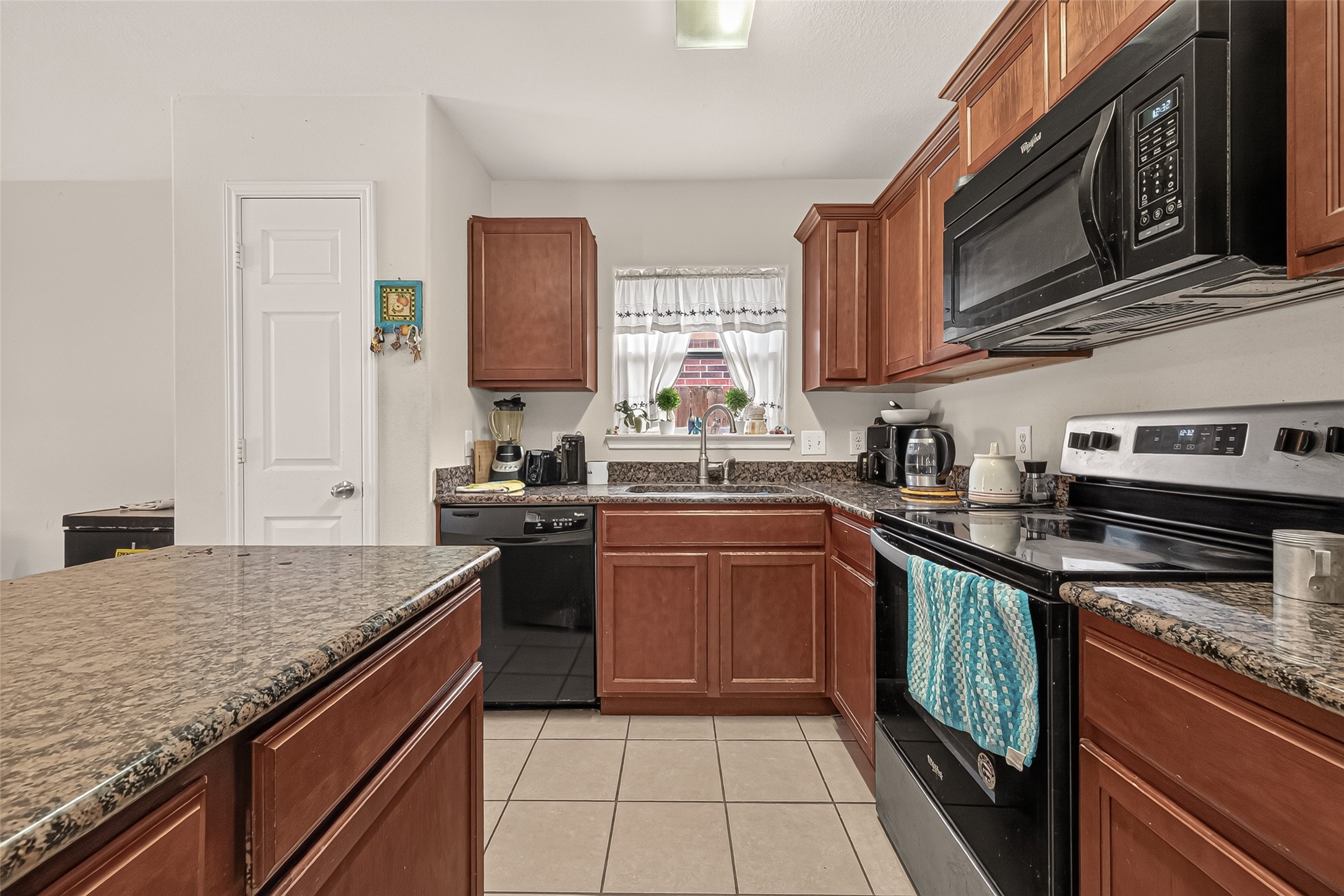 Kitchen w/ island.