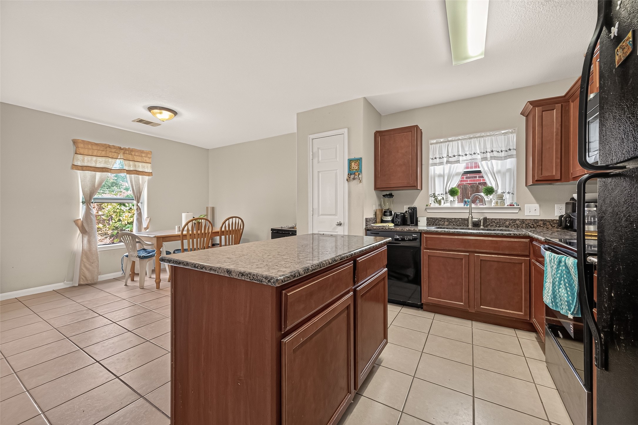 Kitchen w/ island.