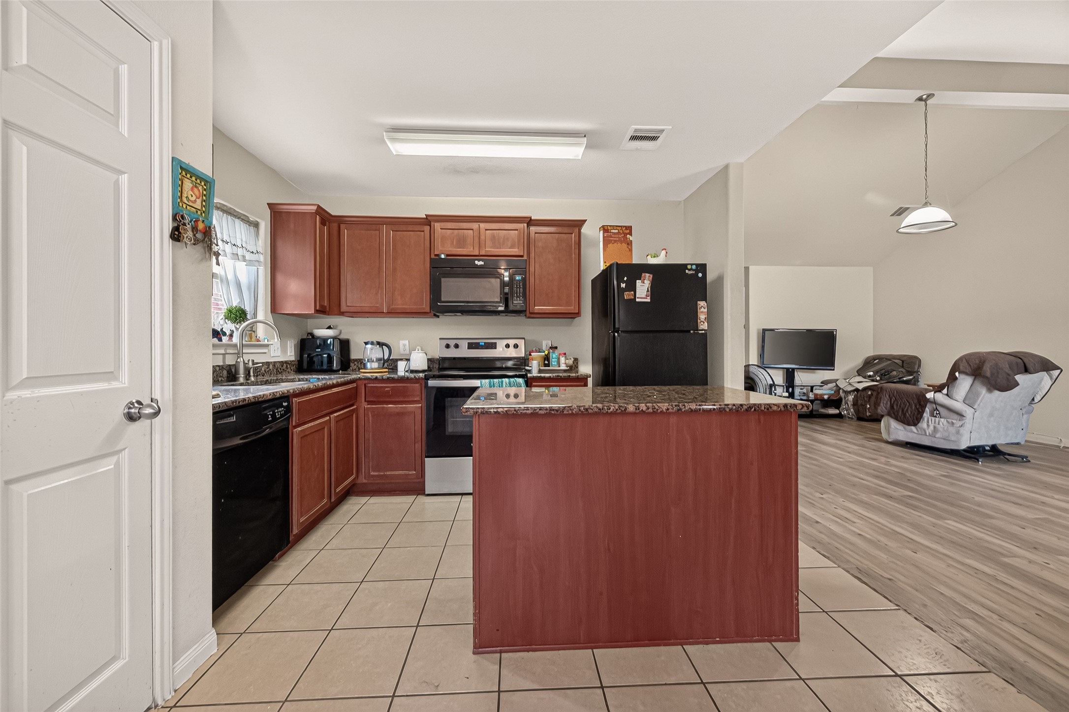 Kitchen w/ island.