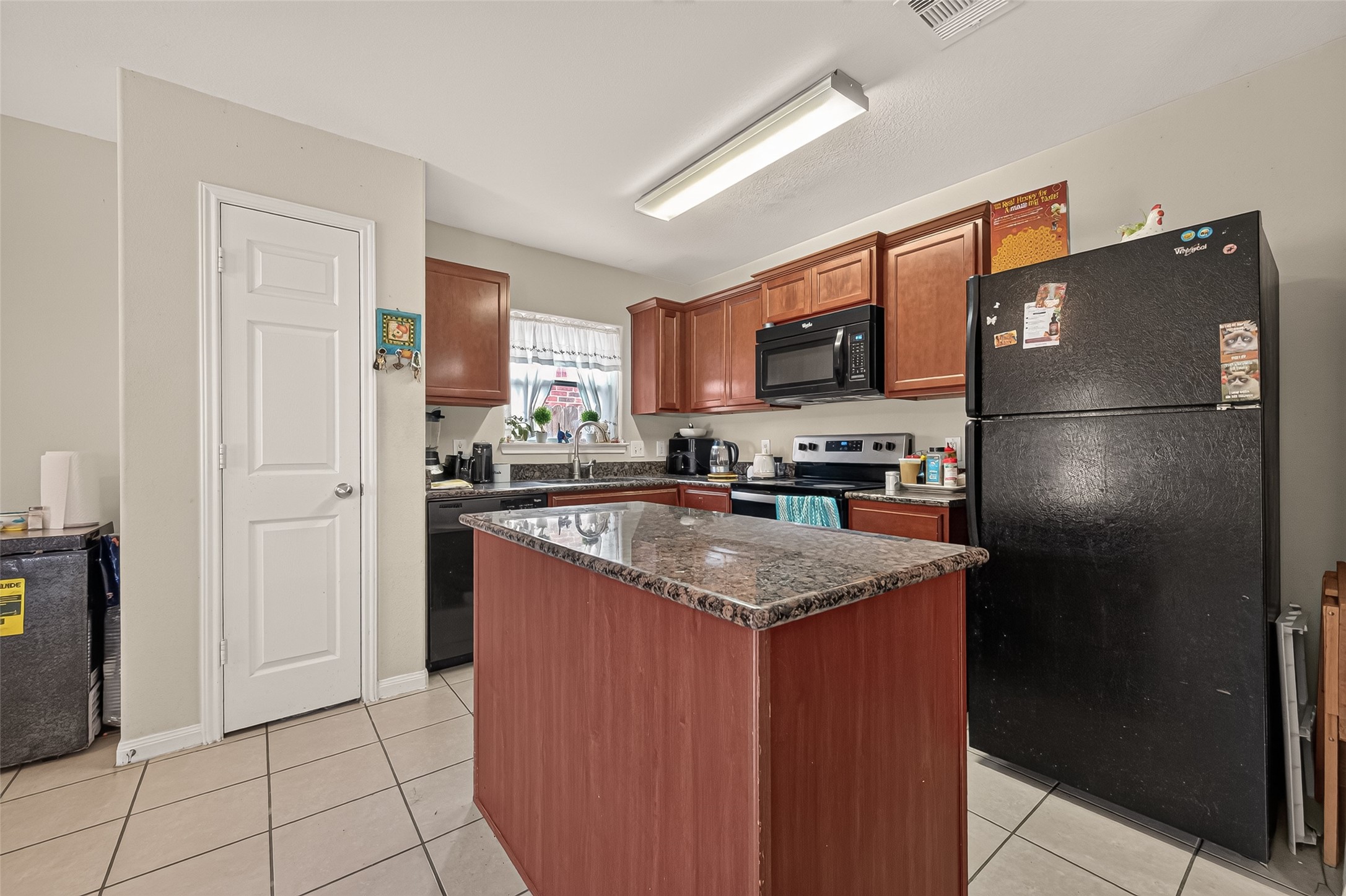 Kitchen w/ island.