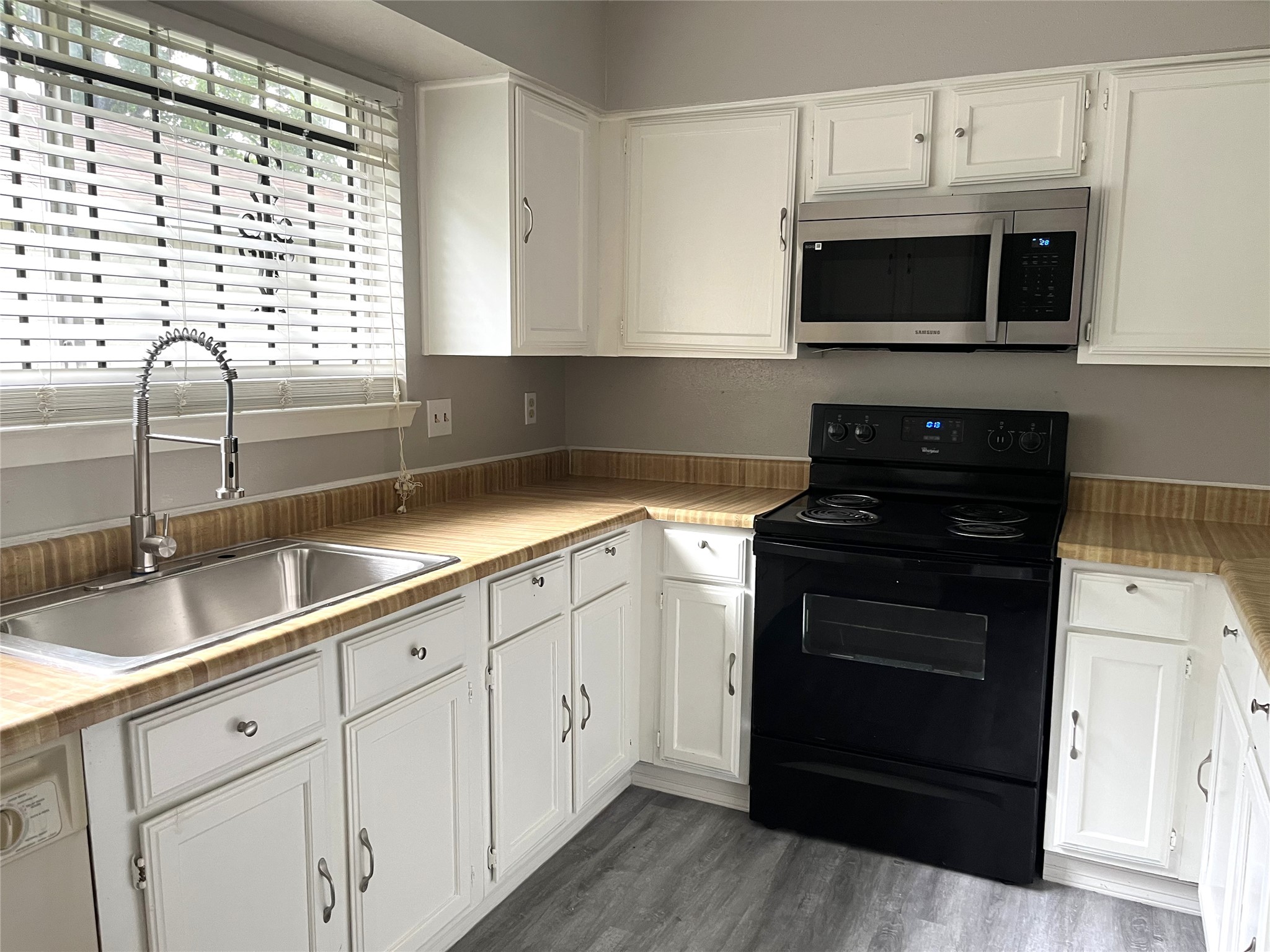 Microwave & Electric range/oven