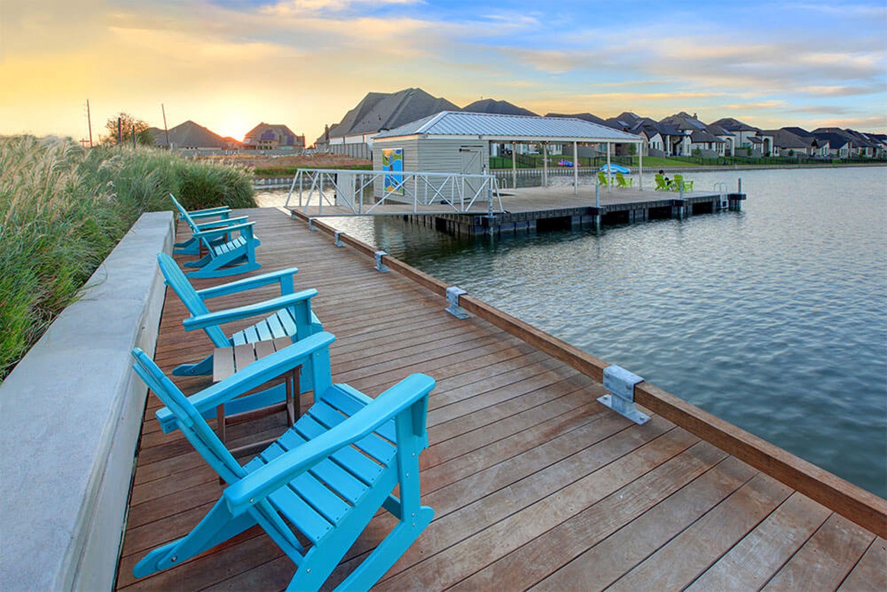 Big Island Lake - Enjoy free kayaking and paddle boarding! Your weekend plans just got a whole lot more adventurous.