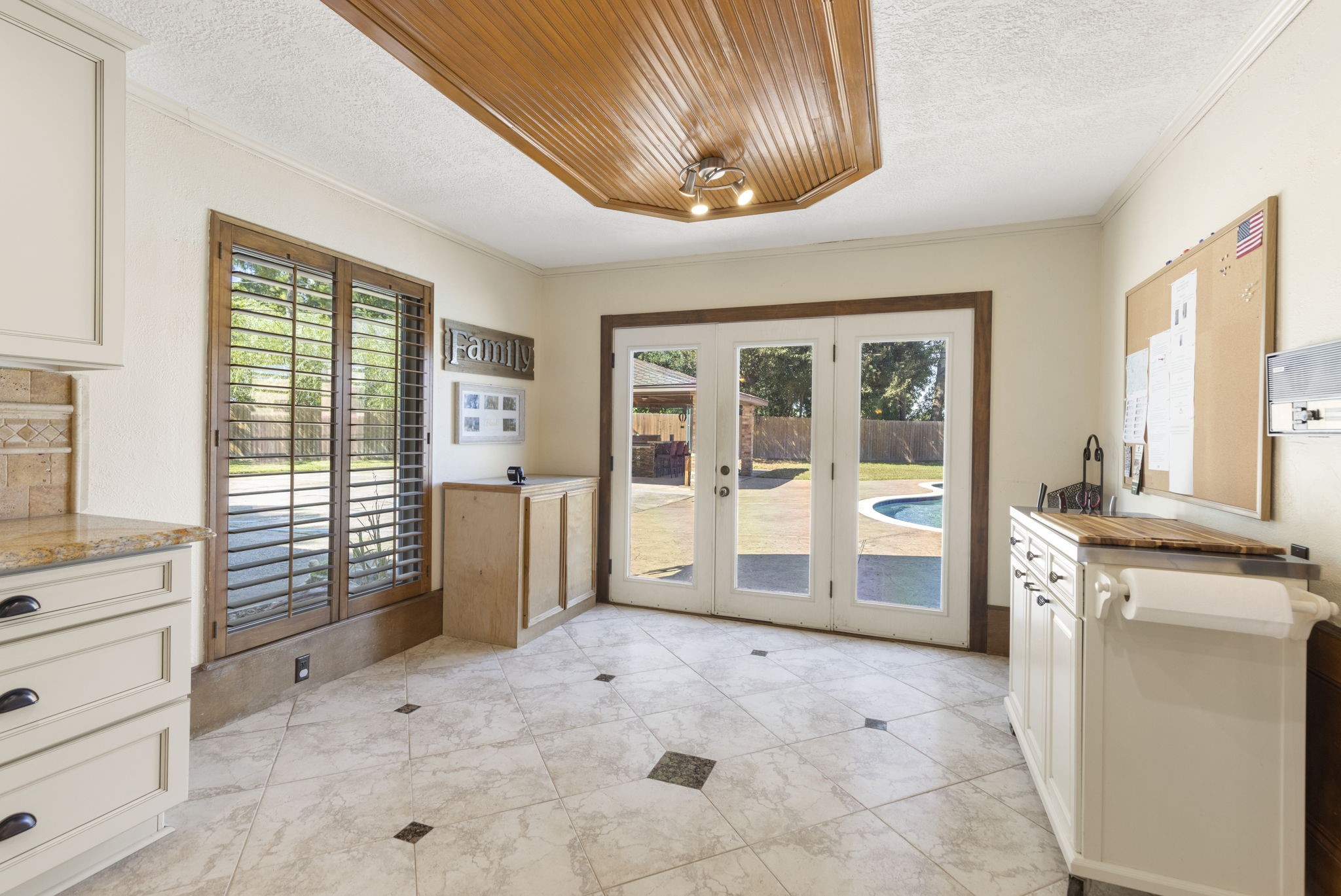 The huge breakfast area is flooded with natural light and gives awesome backyard views/access.