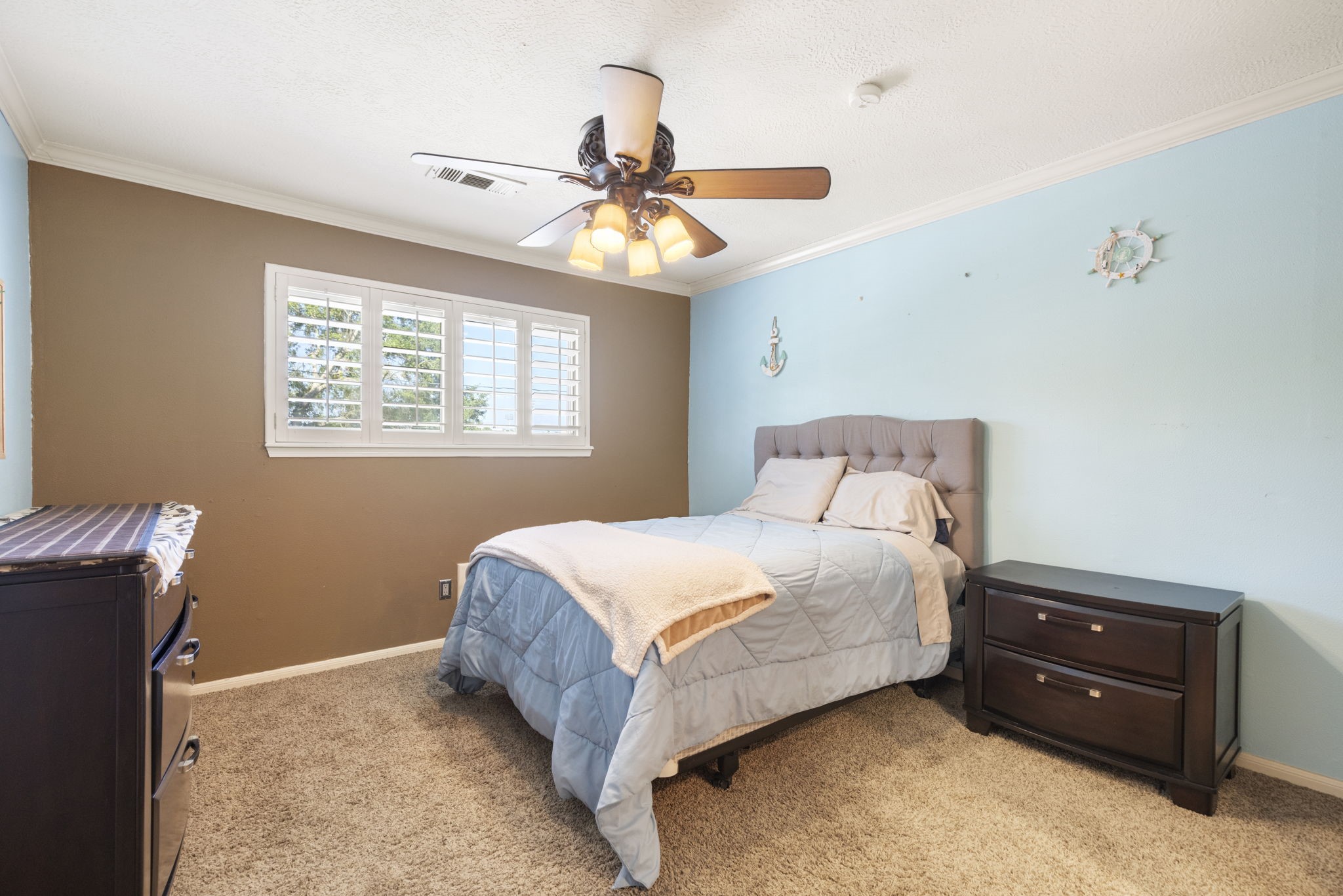 So many spaces for your large family.