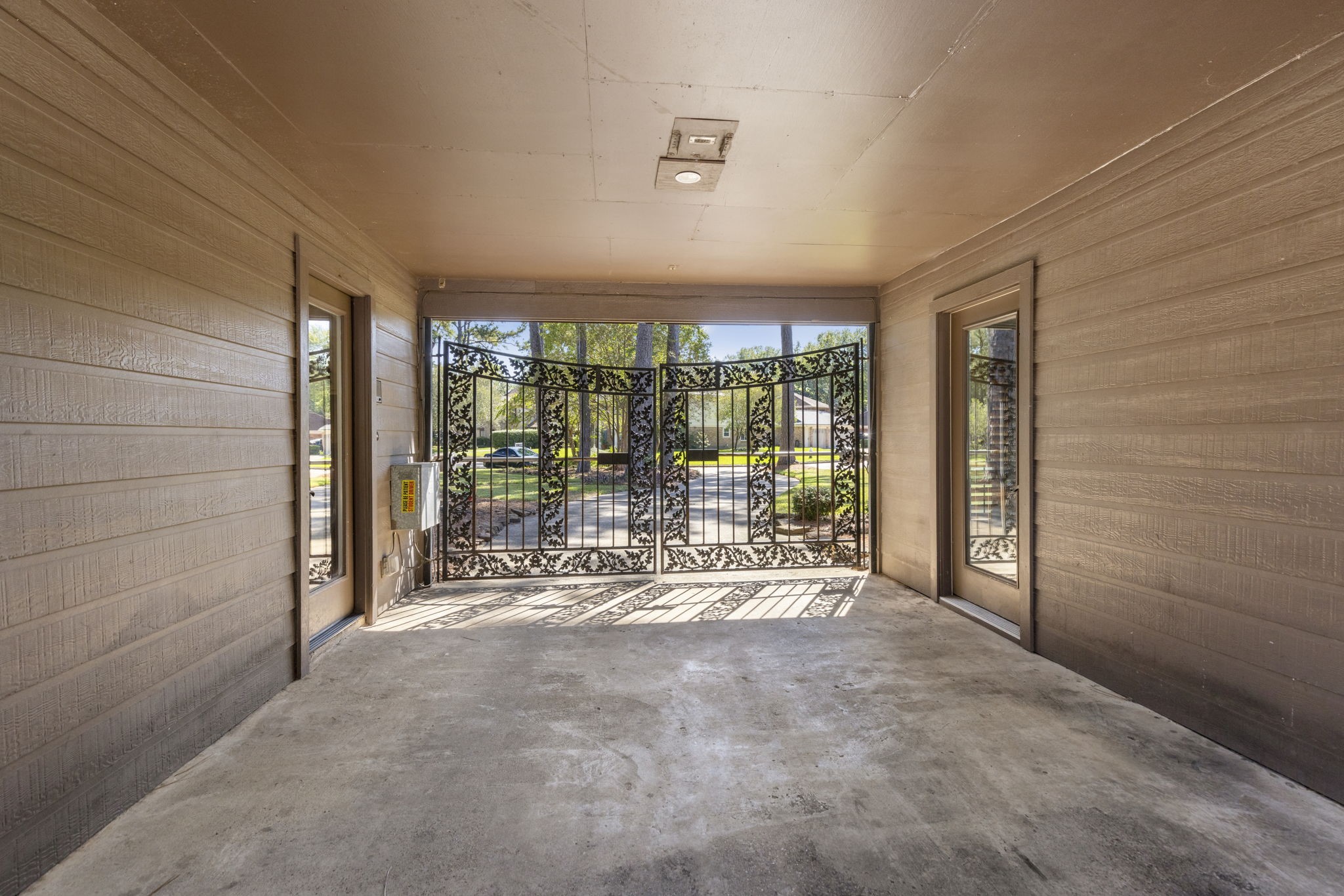Porte Cochere provides extended covered area between the house and the garage great for additional parking, hosting etc.