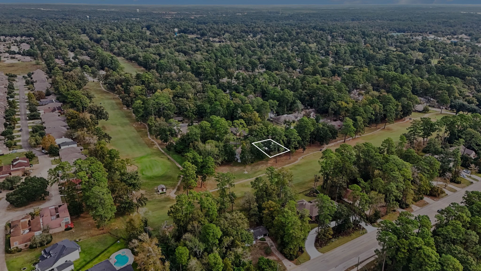 This charming homes awaits you to come live out your best life with in close distance to all things Woodlands including area shopping, dining and entertainment. Schedule your showing today!