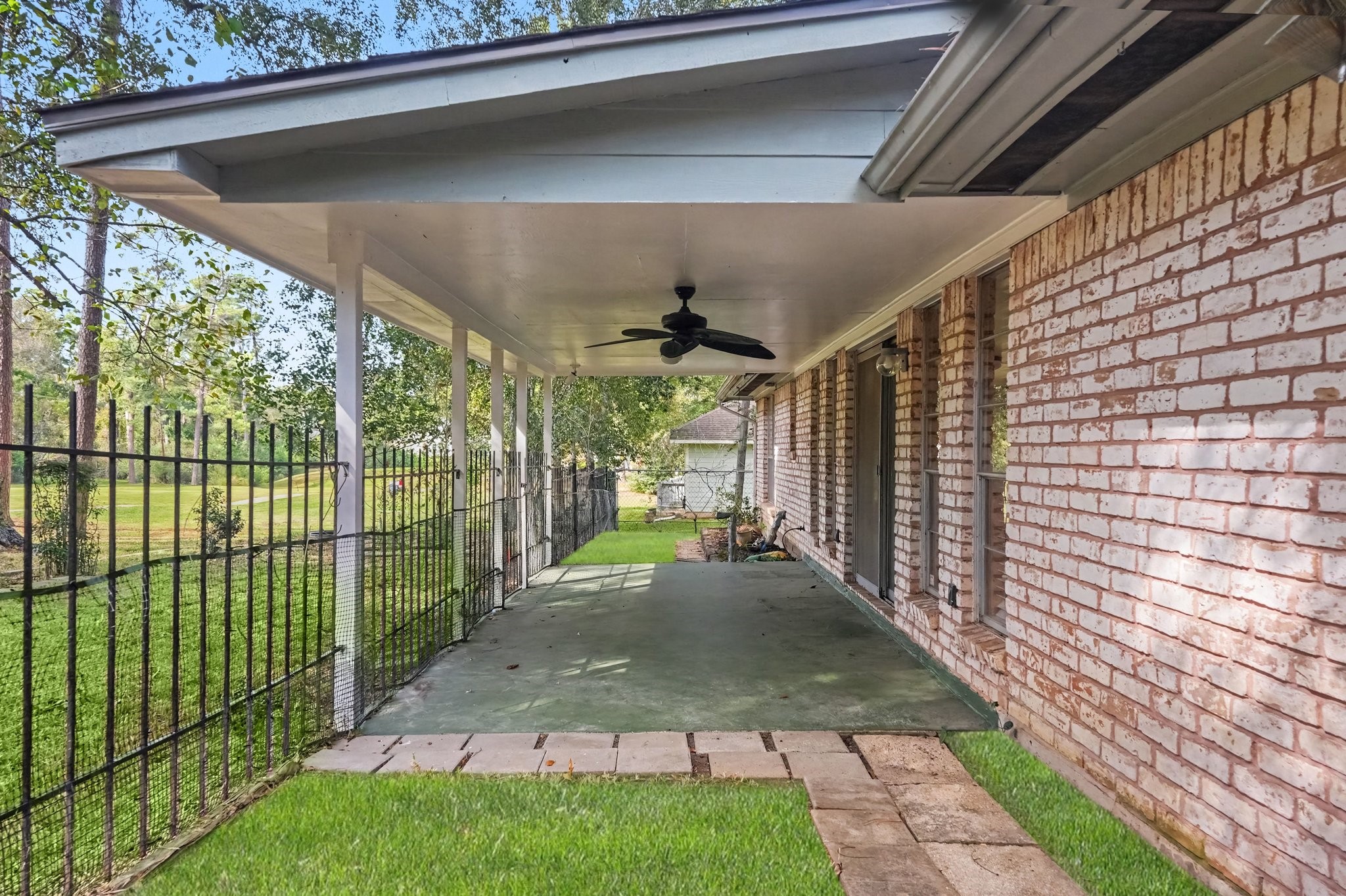 This home features sliding doors that open onto a spacious, covered patio equipped with a ceiling fan, perfect for enjoying breezy Texas summer nights overlooking the golf course!