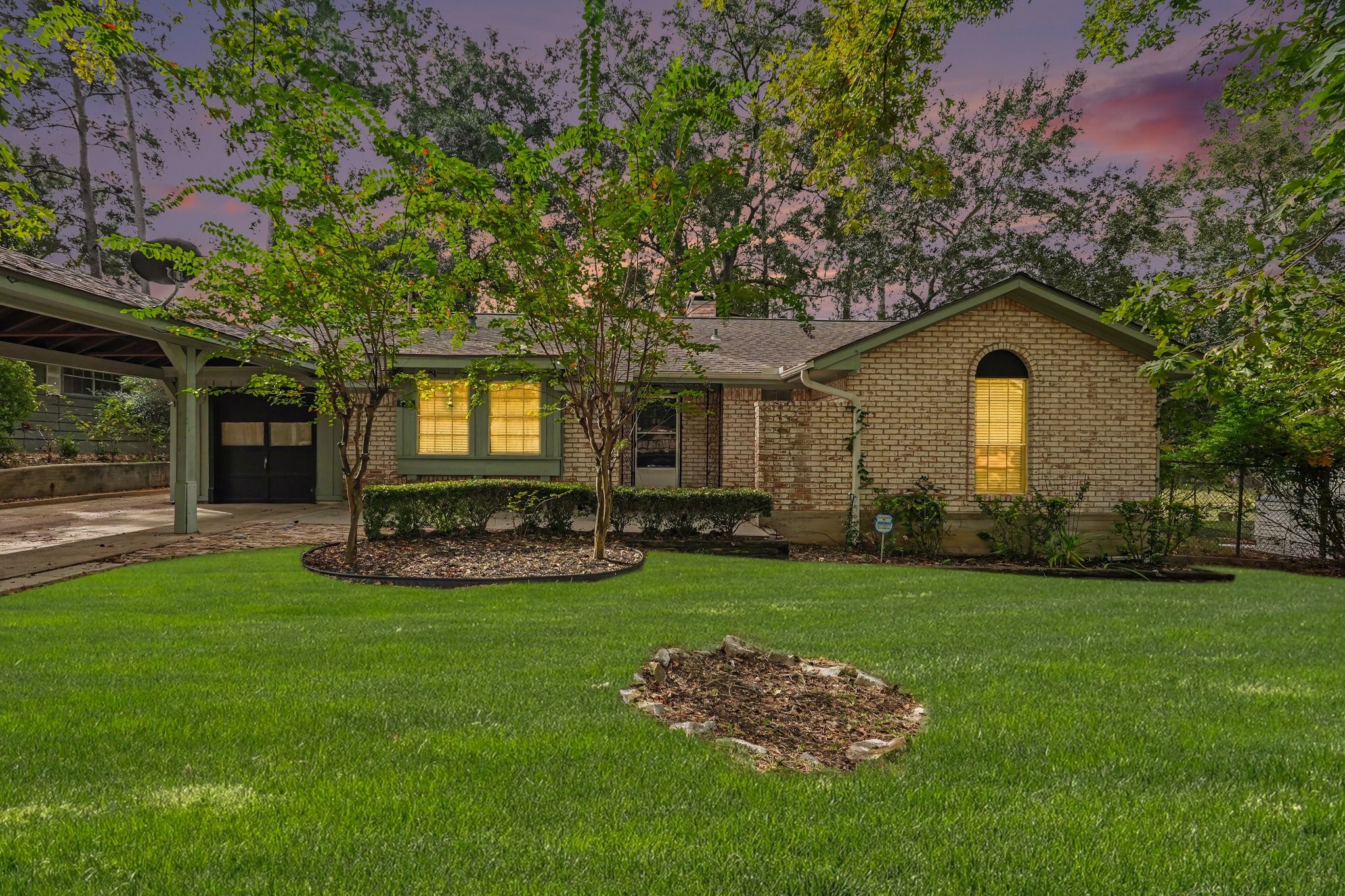 Welcome home to 429 Deep Dale nestled on a golf course lot in the community of Panorama Quail Creek in Conroe, Texas.