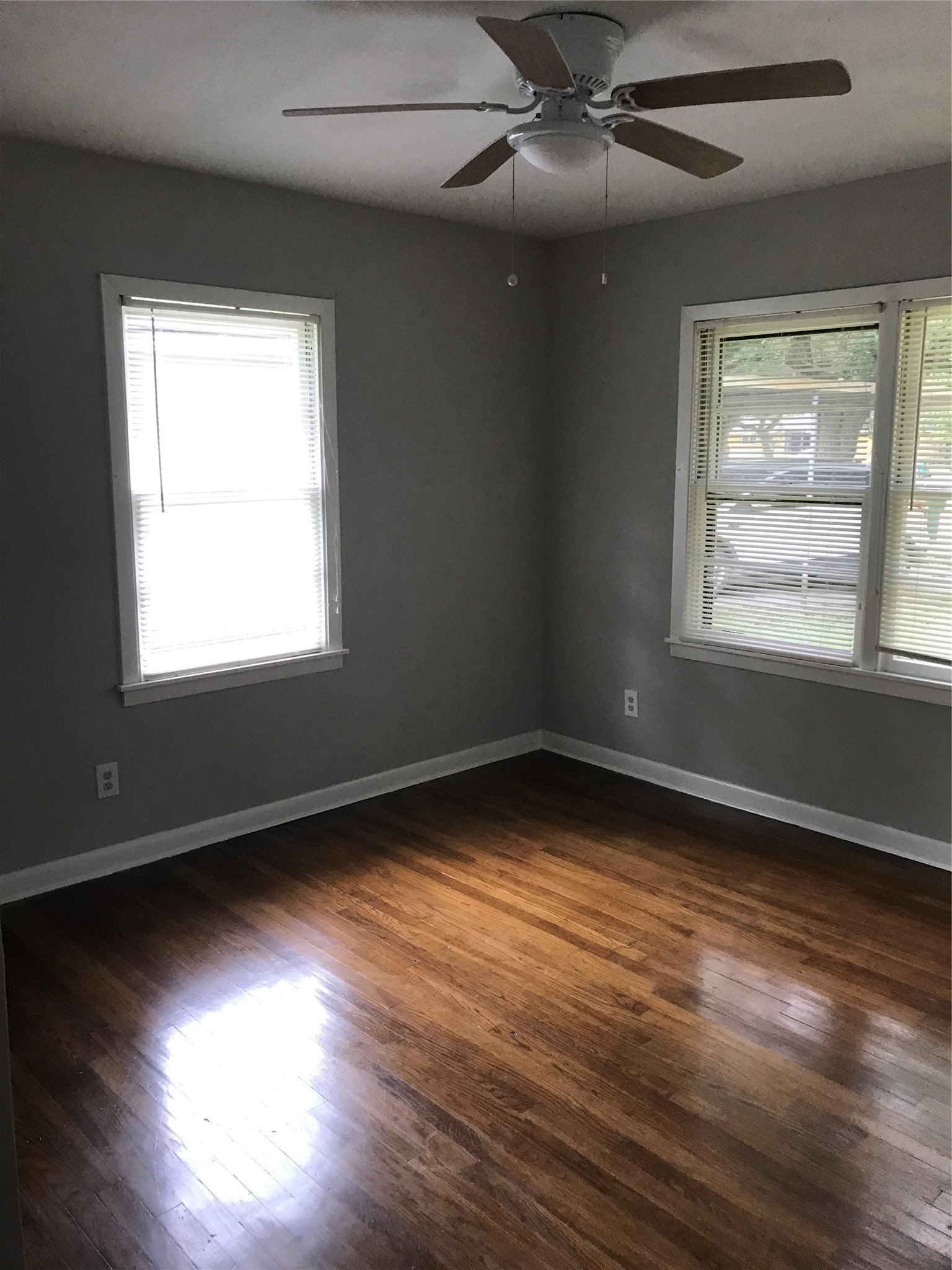 2702 N Camp Circle, La Marque, TX 77568