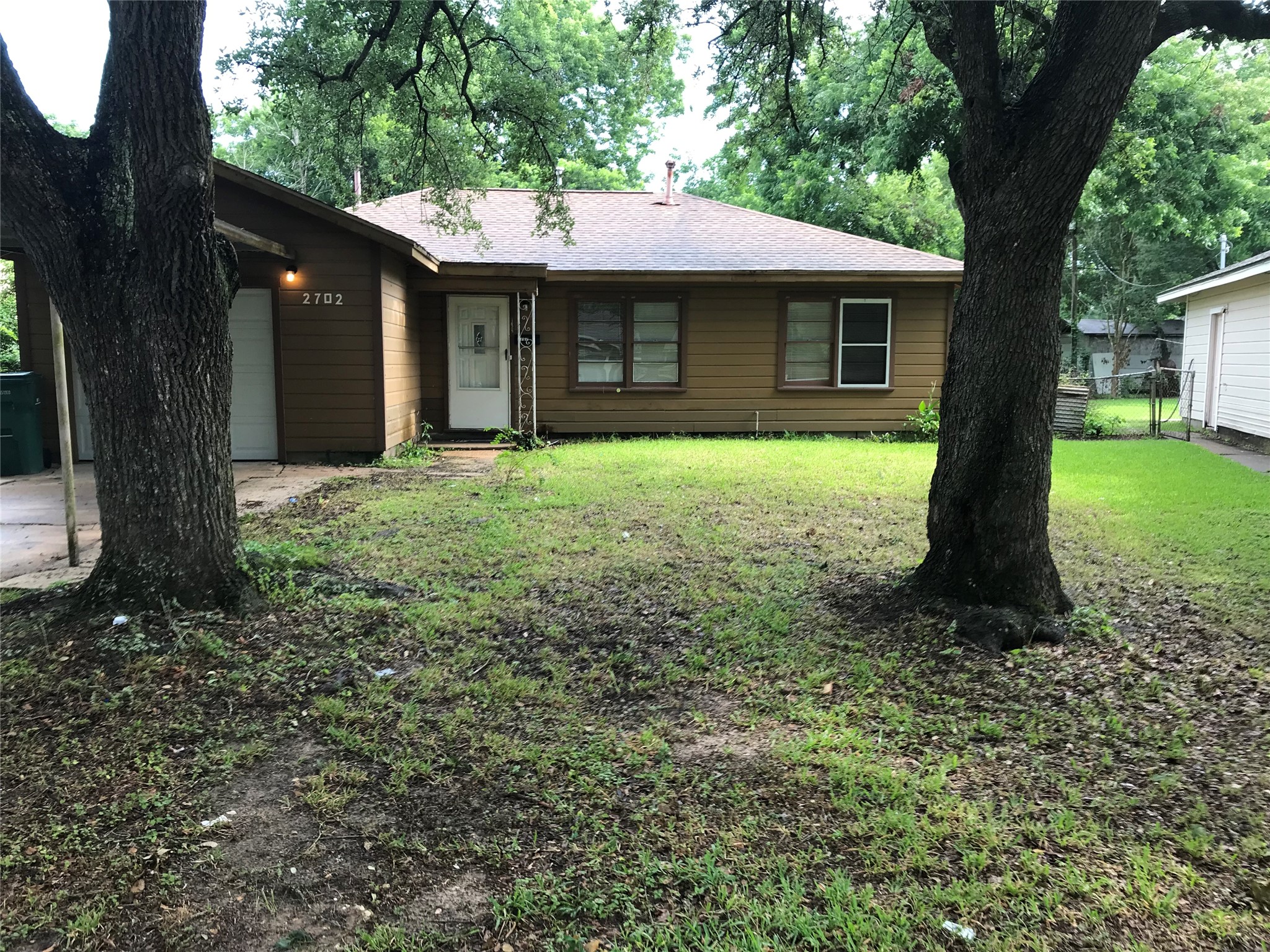 2702 N Camp Circle, La Marque, TX 77568 2702 N Camp Circle, La Marque, TX 77568