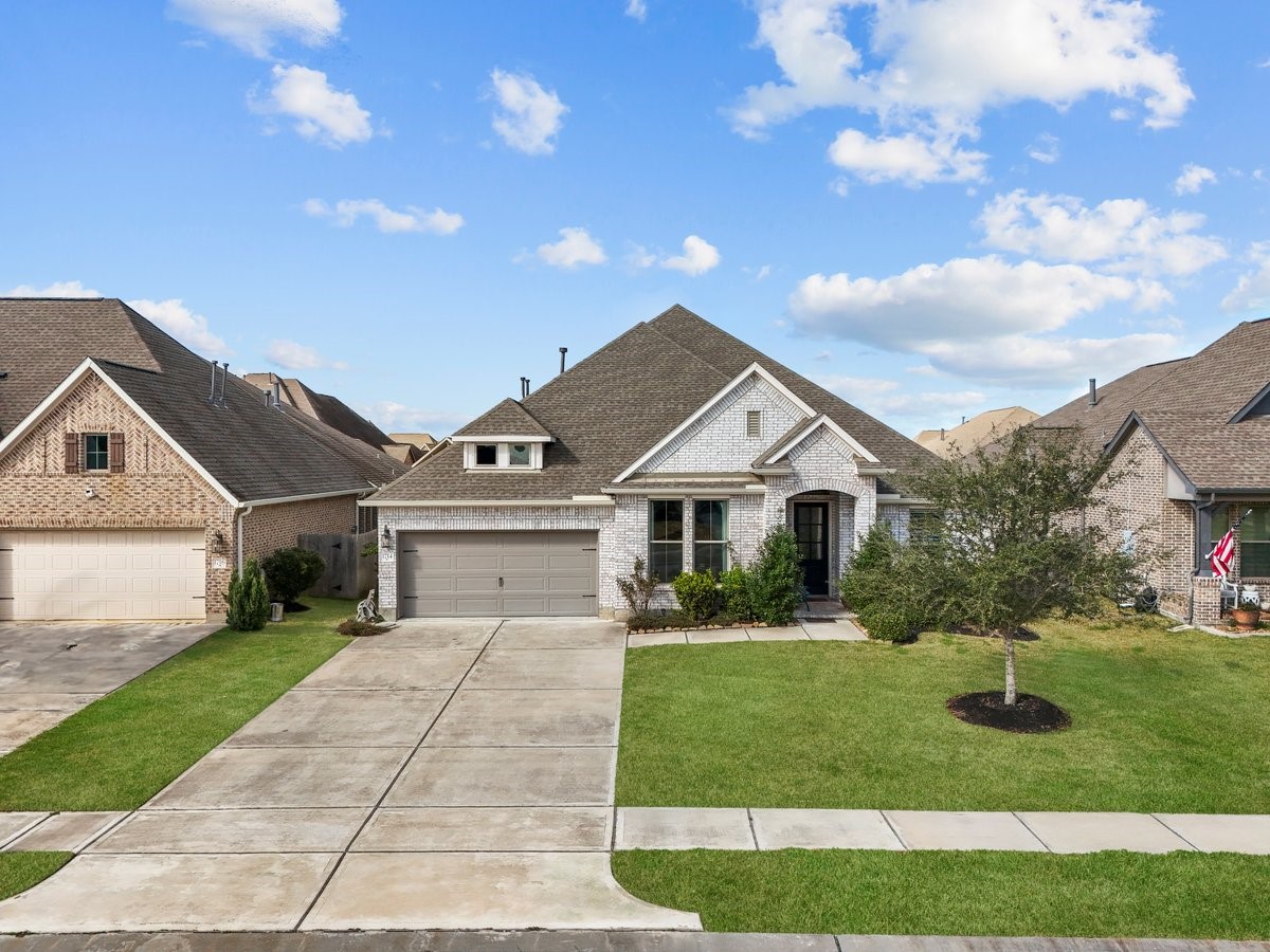 Welcome home to 1714 Hartford Mills, a beautifully designed single-story residence offering space, comfort, and versatility in a highly desirable community.
