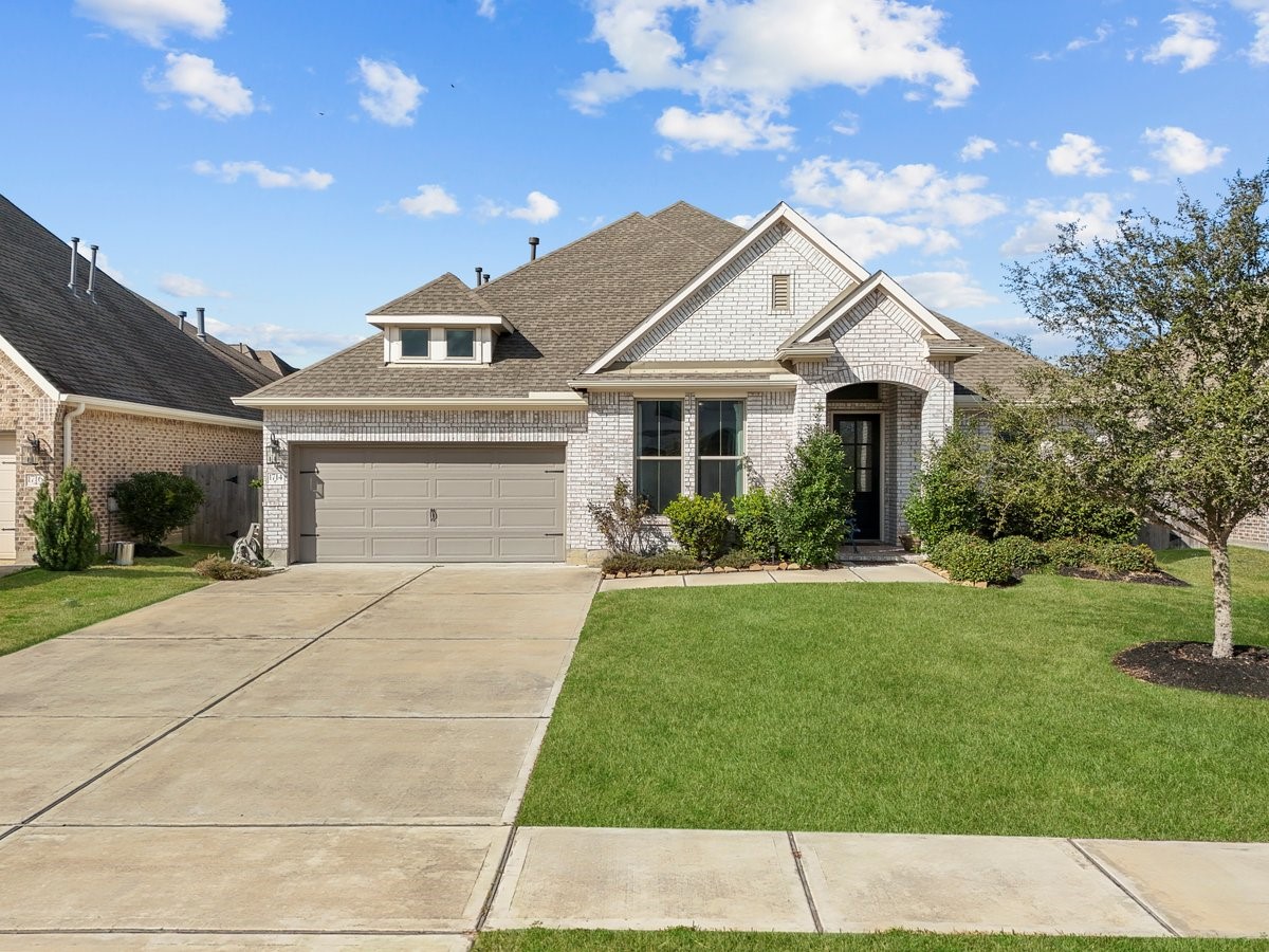 Welcome home to 1714 Hartford Mills, a beautifully designed single-story residence offering space, comfort, and versatility in a highly desirable community.