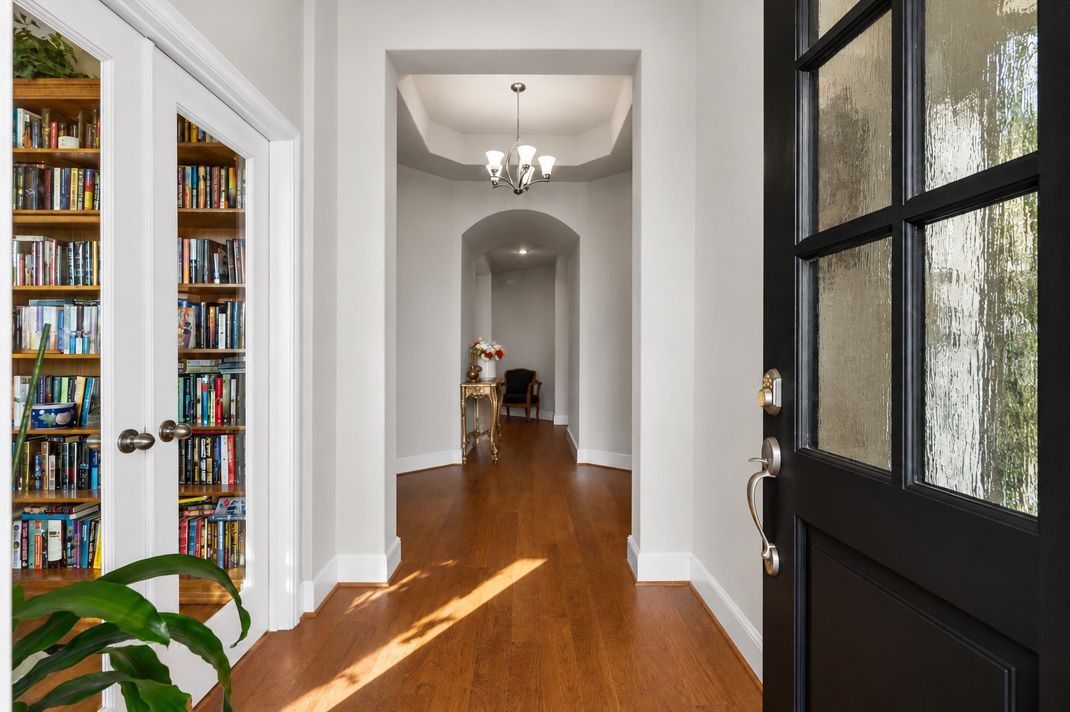 Enter to high ceilings & Hardwood Flooring throughout.