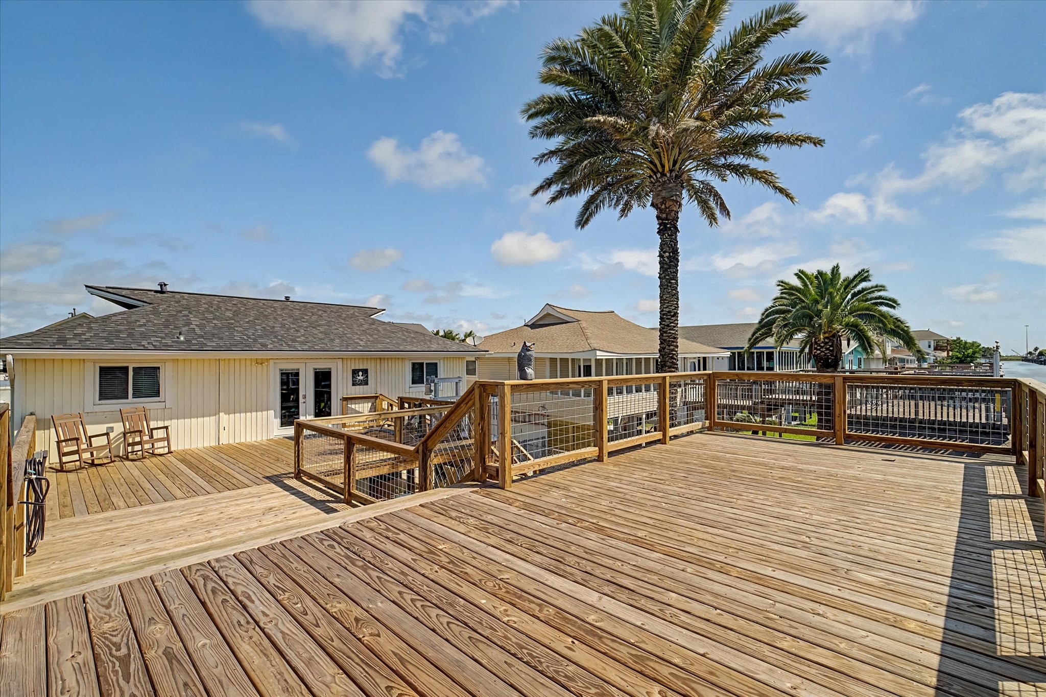 273 Barracuda Street, Bayou Vista, TX 77563