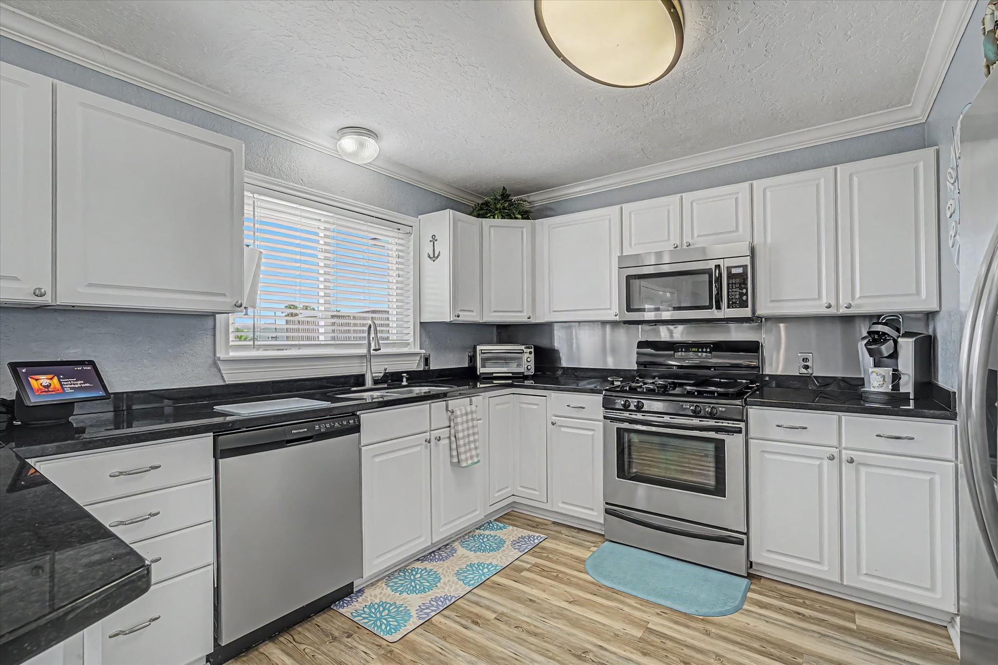 273 Barracuda Street, Bayou Vista, TX 77563