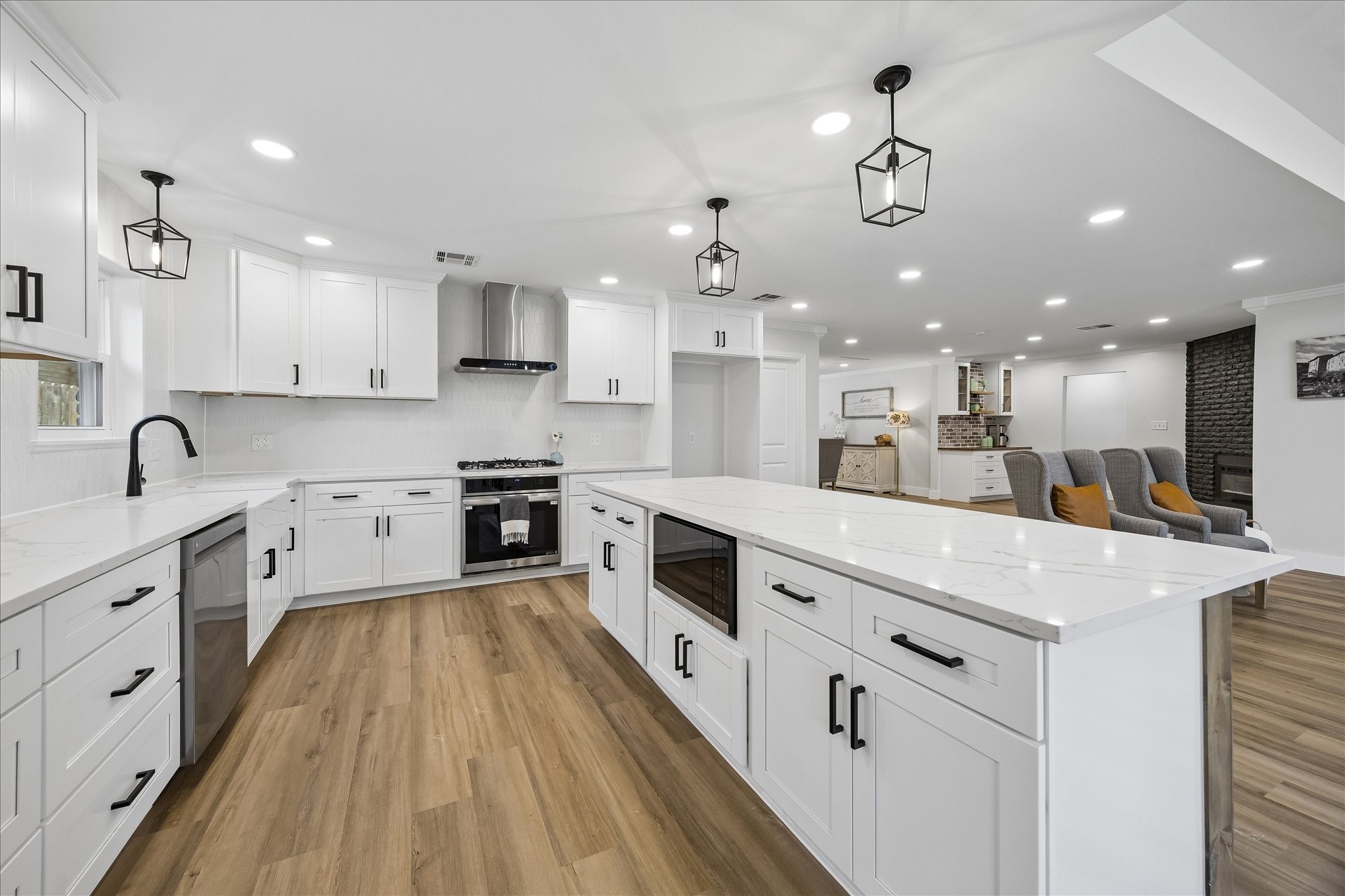 1827 Millwood Drive, Houston, TX 77008 1827 Millwood Drive, Houston, TX 77008