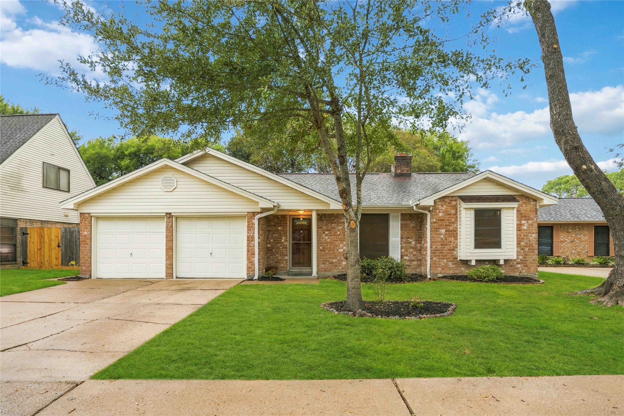 16019 Mill Point Drive, Houston, TX 77059 16019 Mill Point Drive, Houston, TX 77059