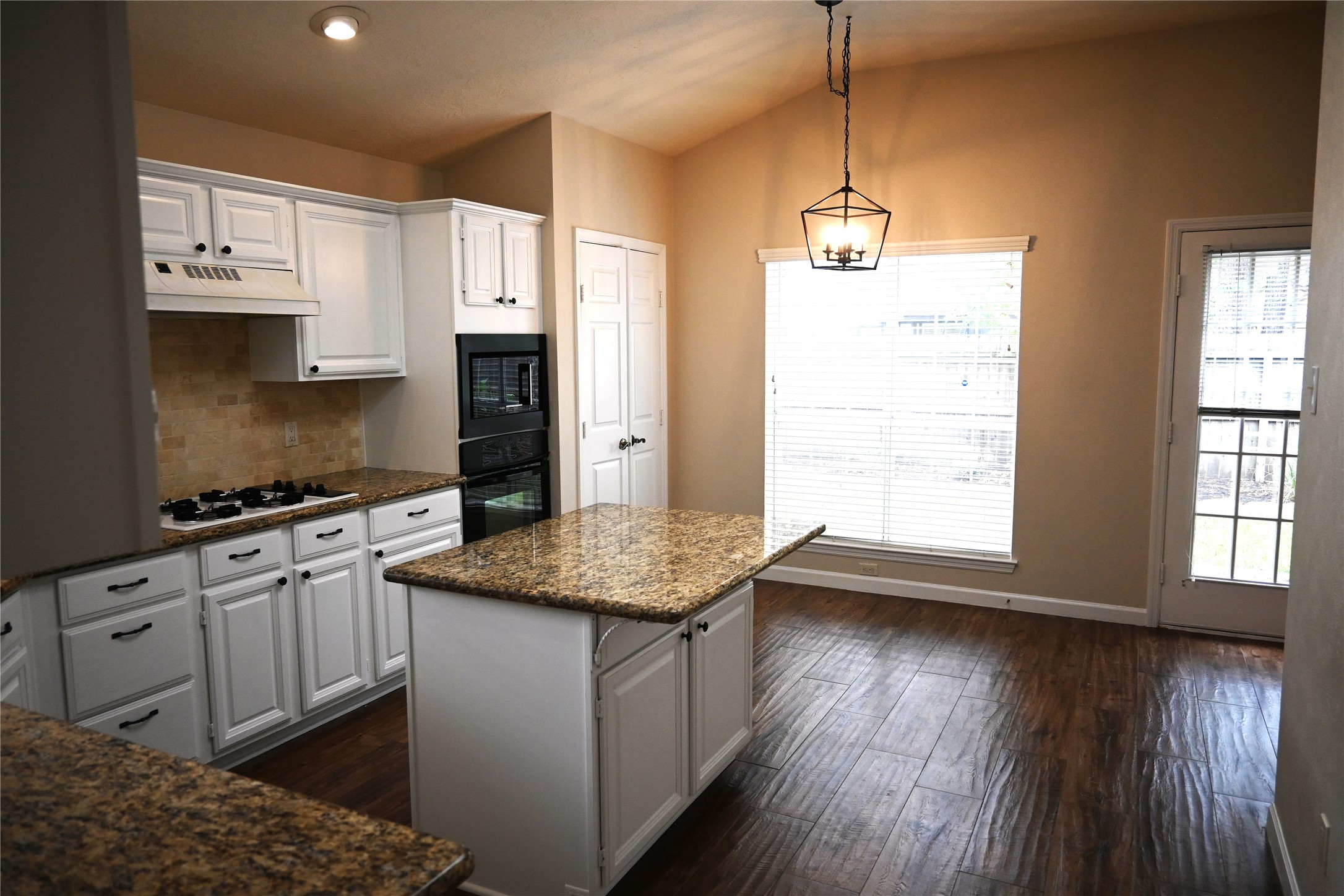 22 E Trillium Circle, The Woodlands, TX 77381
