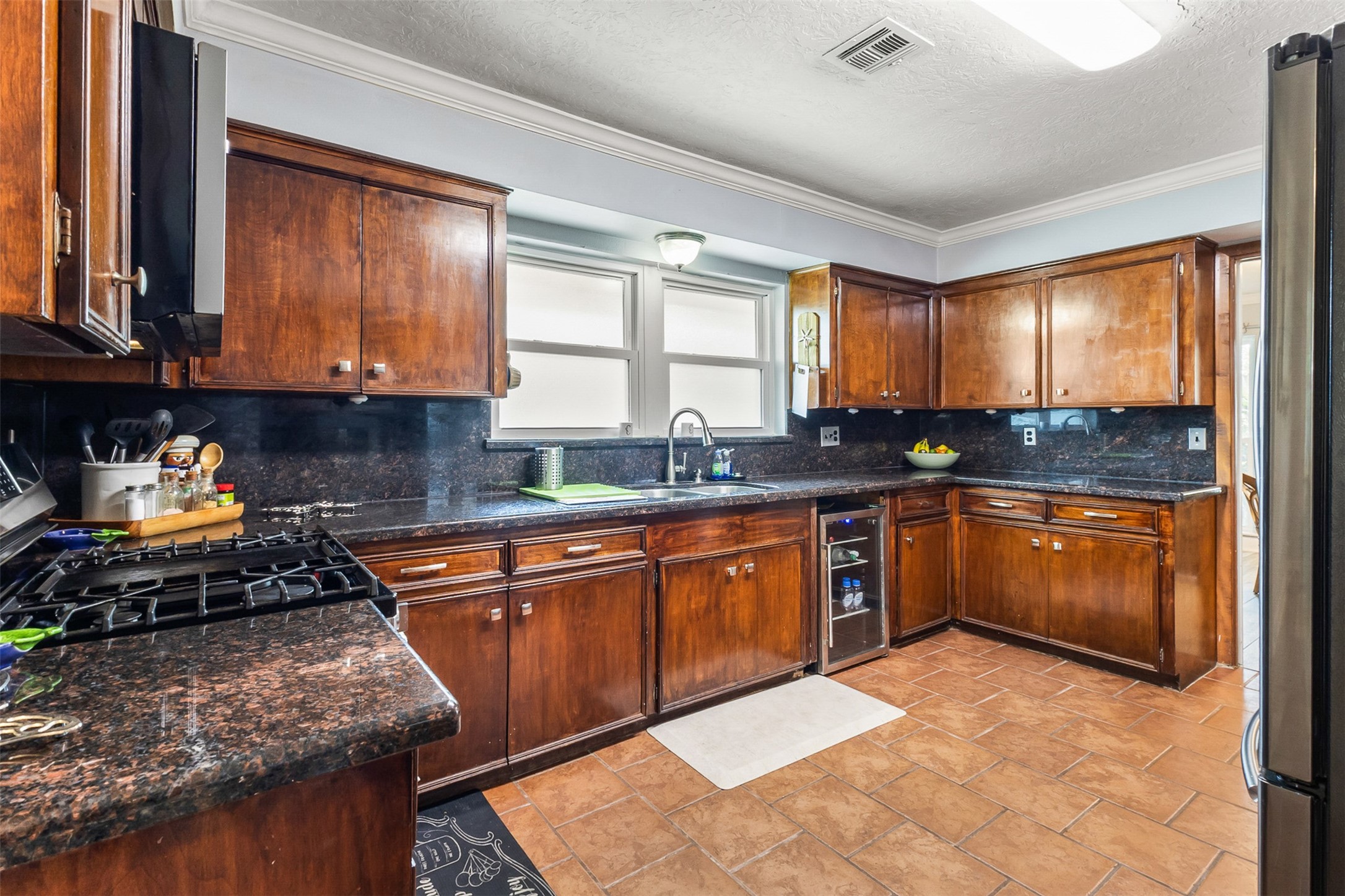 1527 17th Avenue N, Texas City, TX 77590