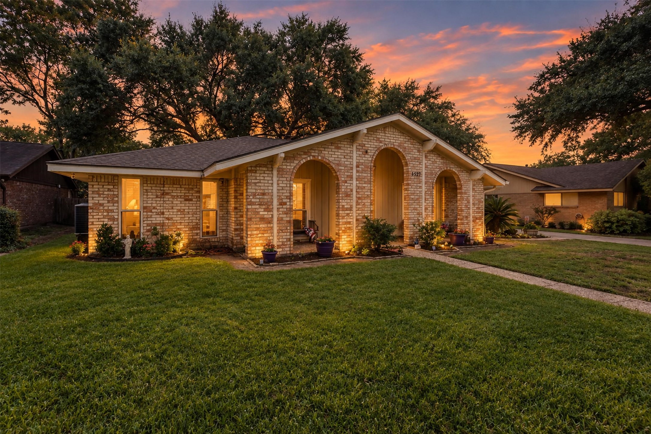 1527 17th Avenue N, Texas City, TX 77590