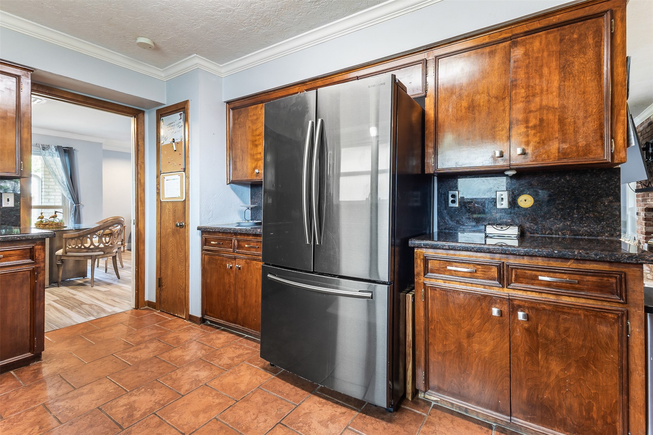 1527 17th Avenue N, Texas City, TX 77590