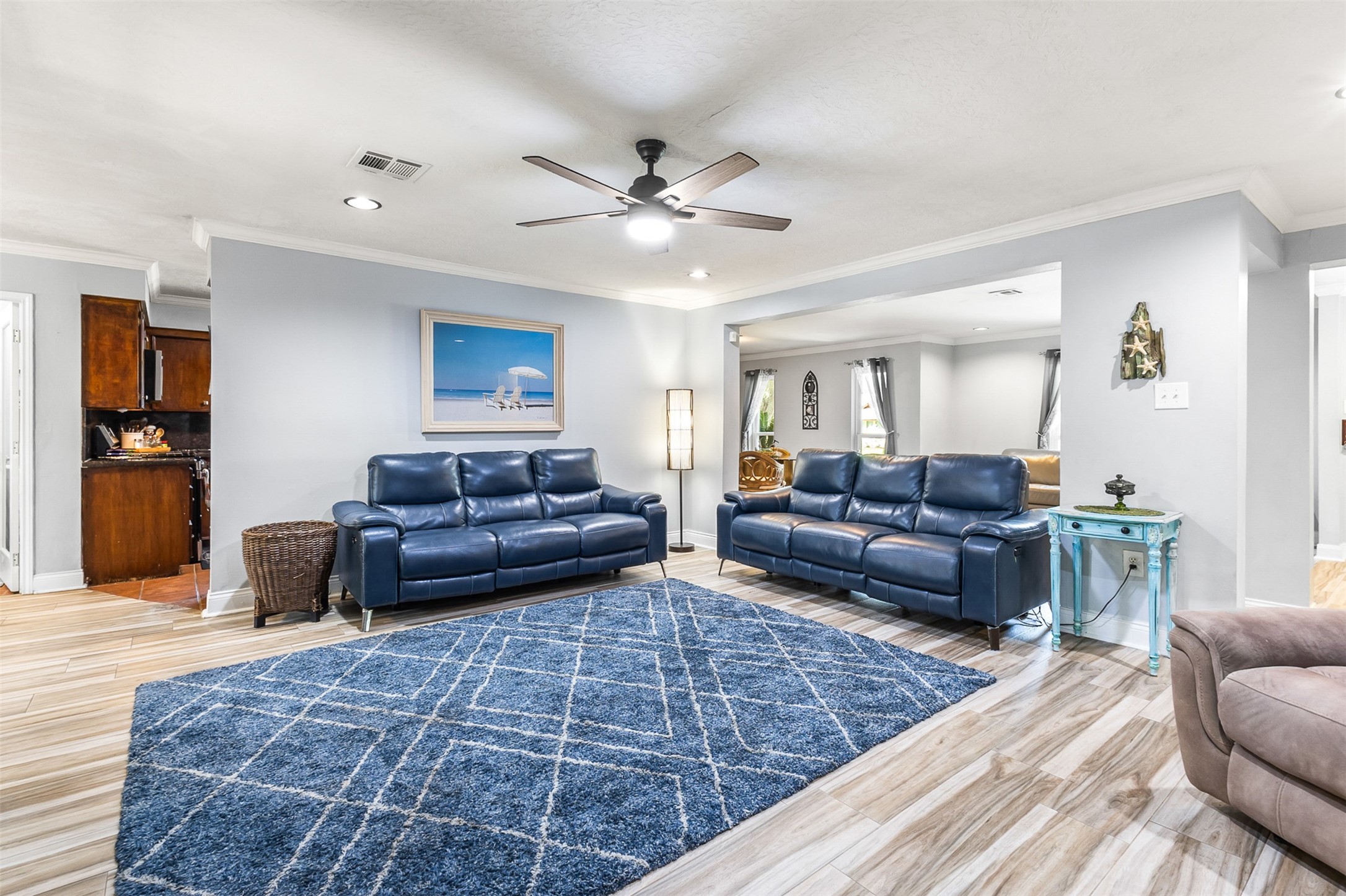 1527 17th Avenue N, Texas City, TX 77590