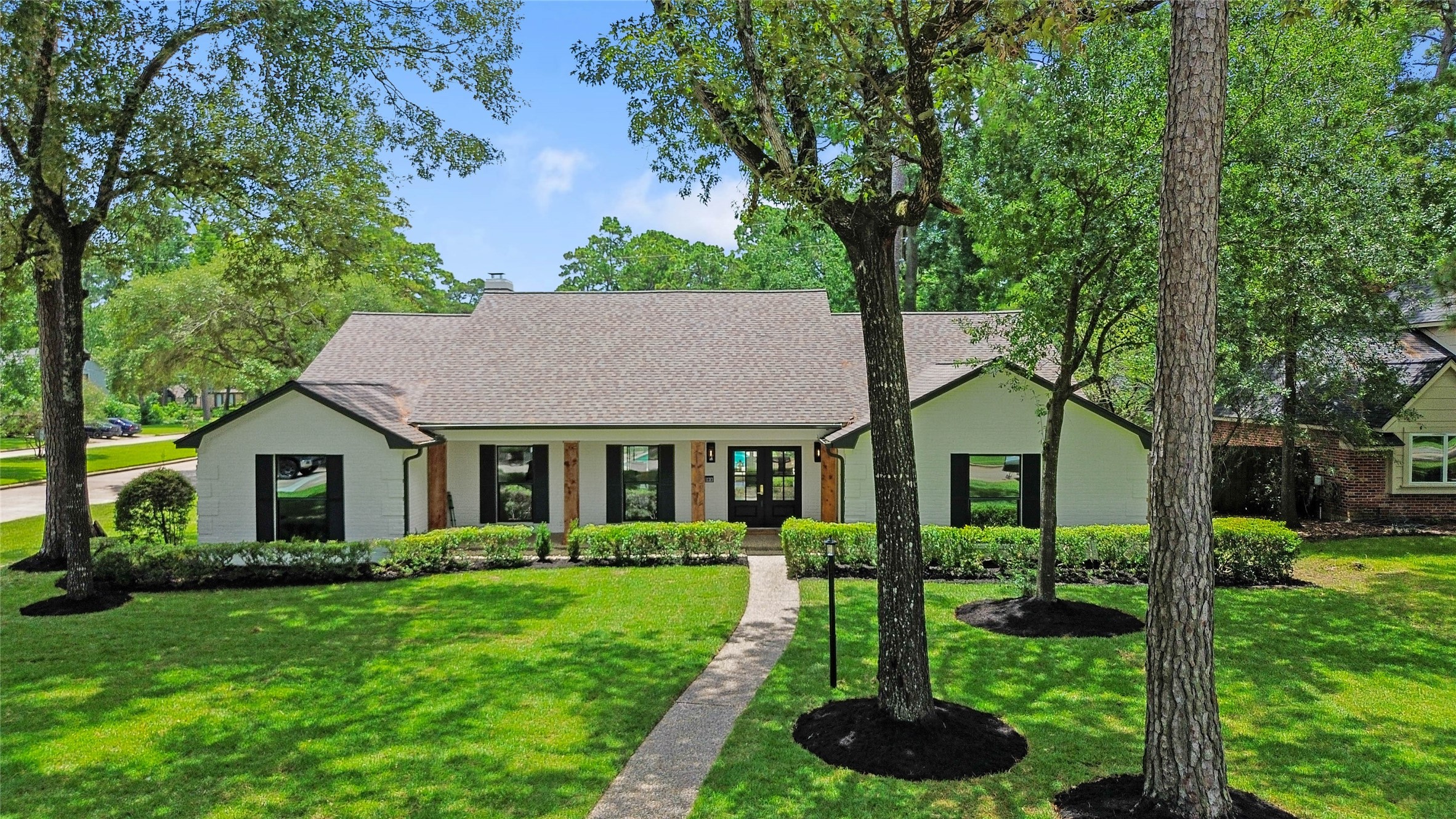Fully updated beautiful house.NEW WINDOWS,NEW FLOORS