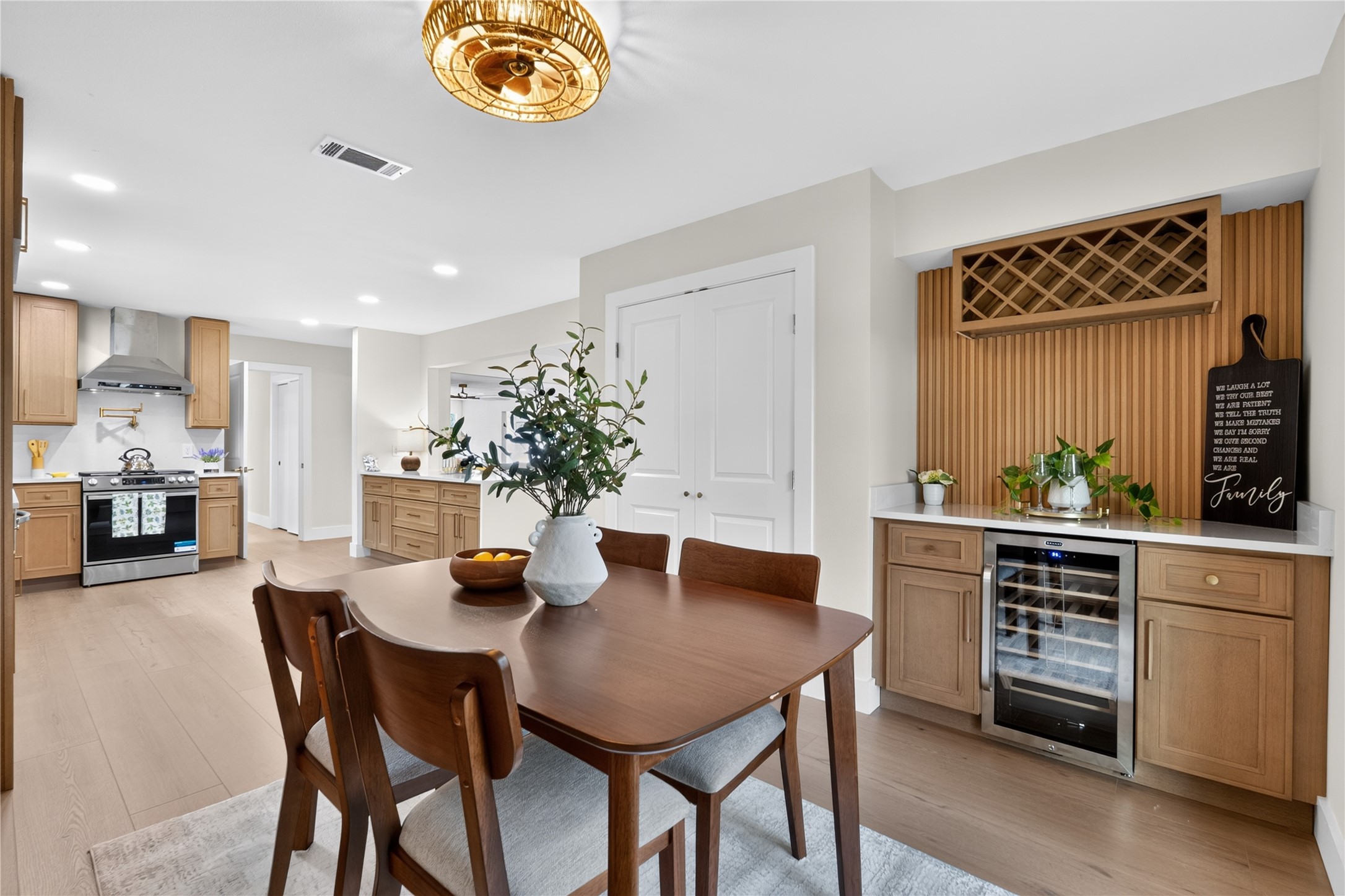 Breakfast area with wine cooler